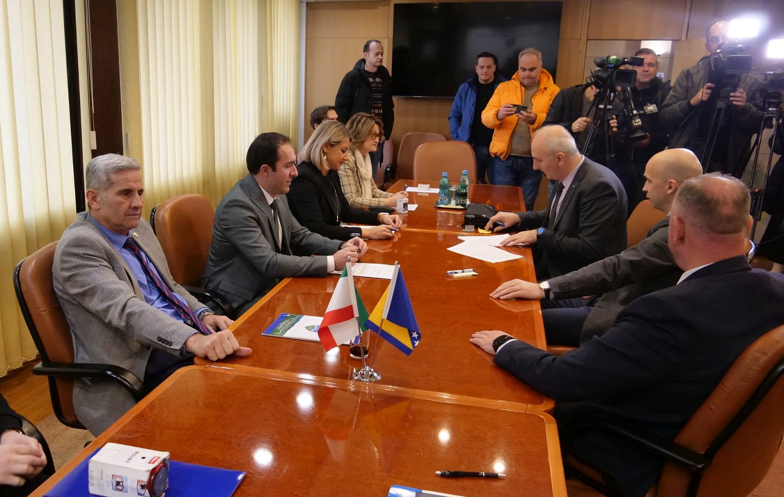 VLADA ZDK IZDVOJILA 1.000.000 KM ZA IZGRADNJU POSLOVNIH ZONA U OSAM GRADOVA I OPĆINA