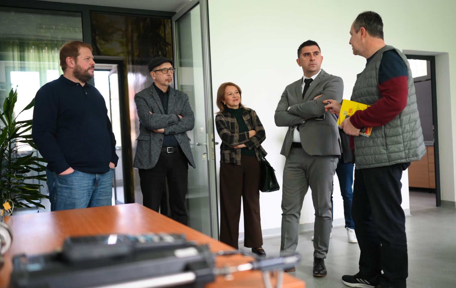 MINISTAR ŠABANI POSJETIO CENTAR ZA OKOLIŠ: SLIJEDE AKTIVNOSTI NA IZRADI REGISTRA KUĆNIH LOŽIŠTA I PILOT PROJEKTA ZAMJENE PEĆI NA ČVRSTO GORIVO