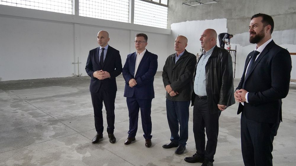 EU FINANSIRA OBNOVU FISKULTURNE SALE OŠ AHMED MURADBEGOVIĆ STRANJANI: PREMIJER PIVIĆ I MINISTAR MUŠIJA NAJAVILI NOVA ULAGANJA U OBRAZOVNU INFRASTRUKTURU