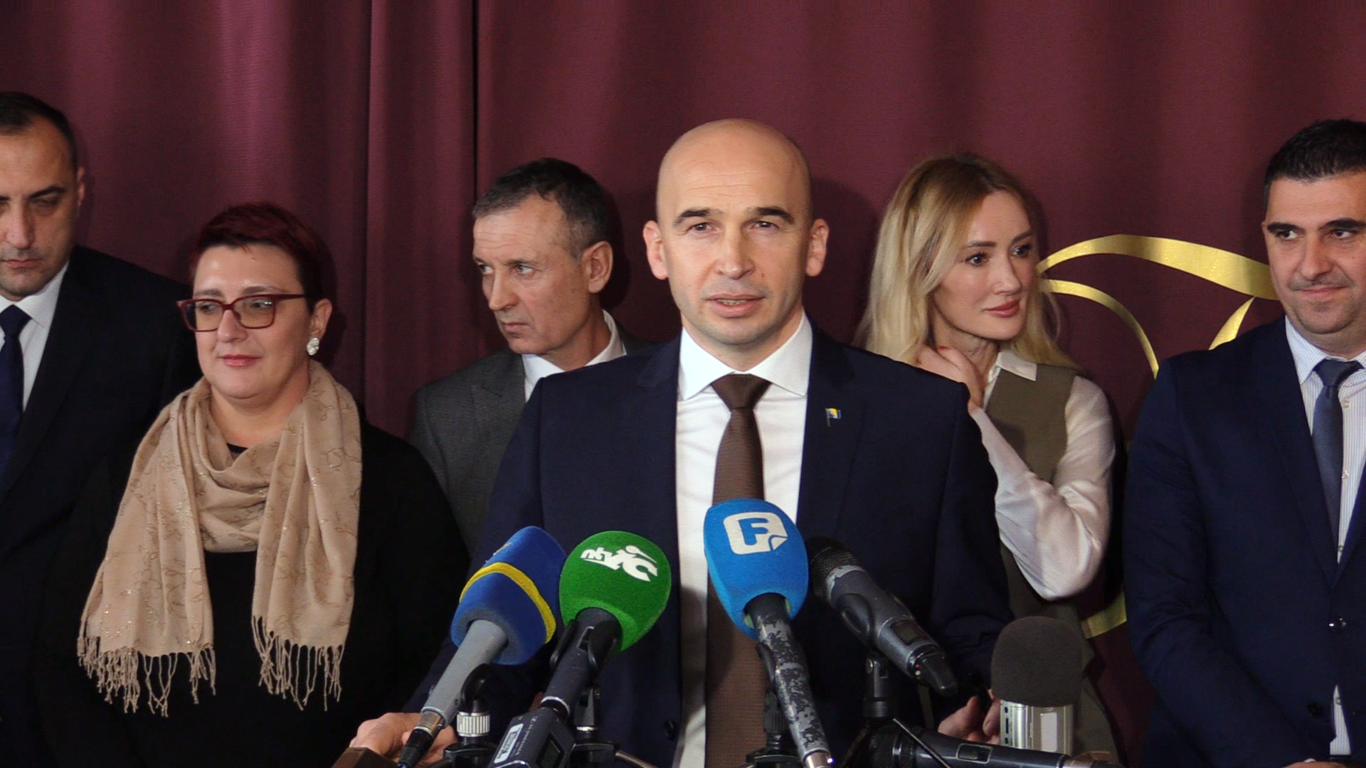 PREMIJER NEZIR PIVIĆ: VLADA NEĆE DOPUSTITI BAHAĆENJE I NEDOMAĆINSKI ODNOS PREMA BUDŽETSKIM SREDSTVIMA