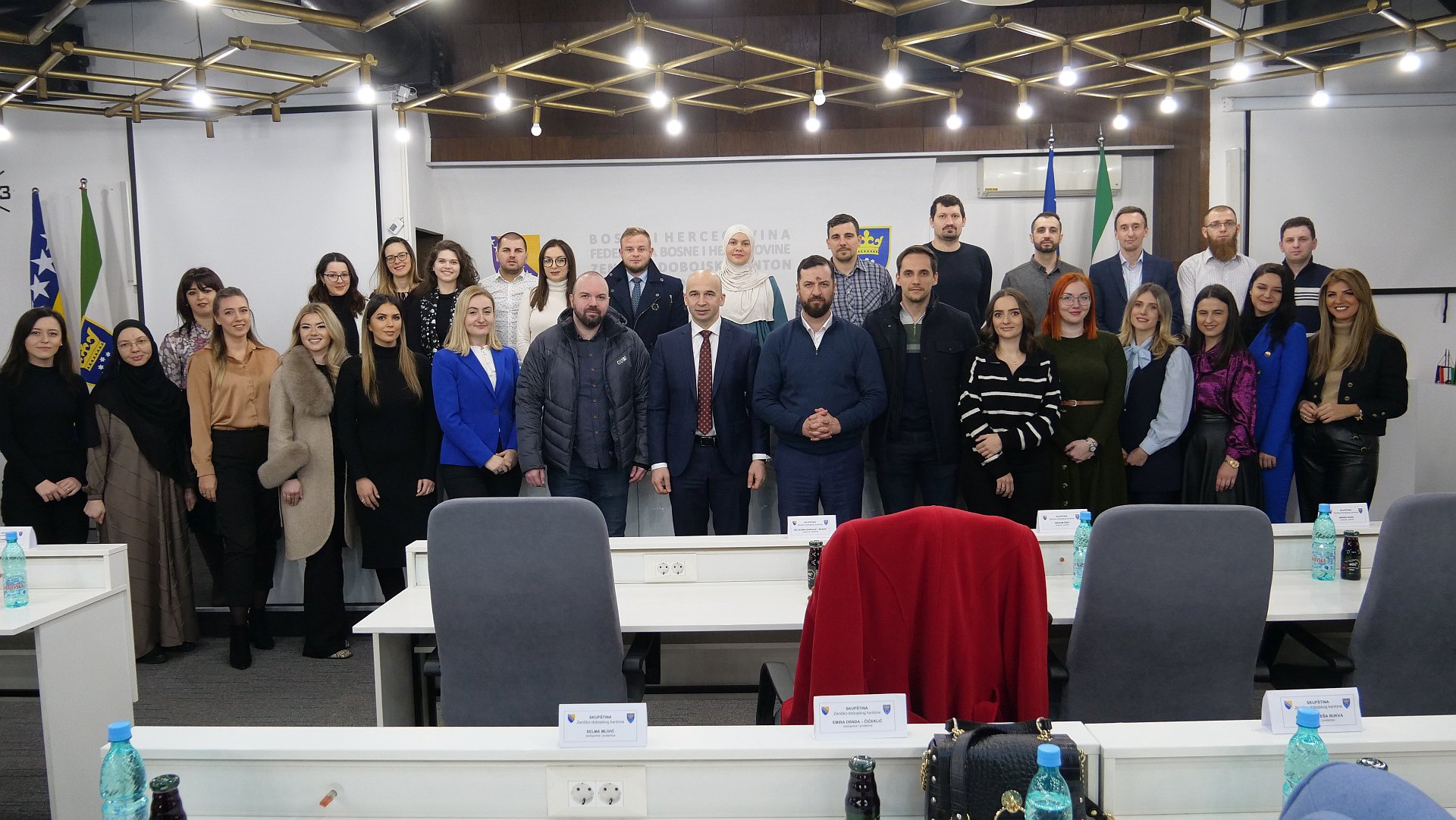 PREMIJER PIVIĆ I MINISTAR MUŠIJA ODRŽALI SASTANAK S ASISTENTIMA I VIŠIM ASISTENTIMA: VLADA ĆE MLADIM ISTRAŽIVAČIMA U CJELOSTI FINANSIRATI TROŠKOVE DOKTORSKOG STUDIJA