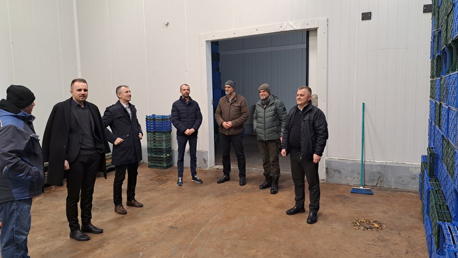 MINISTAR ČAJIĆ I PREDSJEDAVAJUĆI HUSKIĆ POSJETILI MALINARE I PČELARE U ŽELJEZNOM POLJU