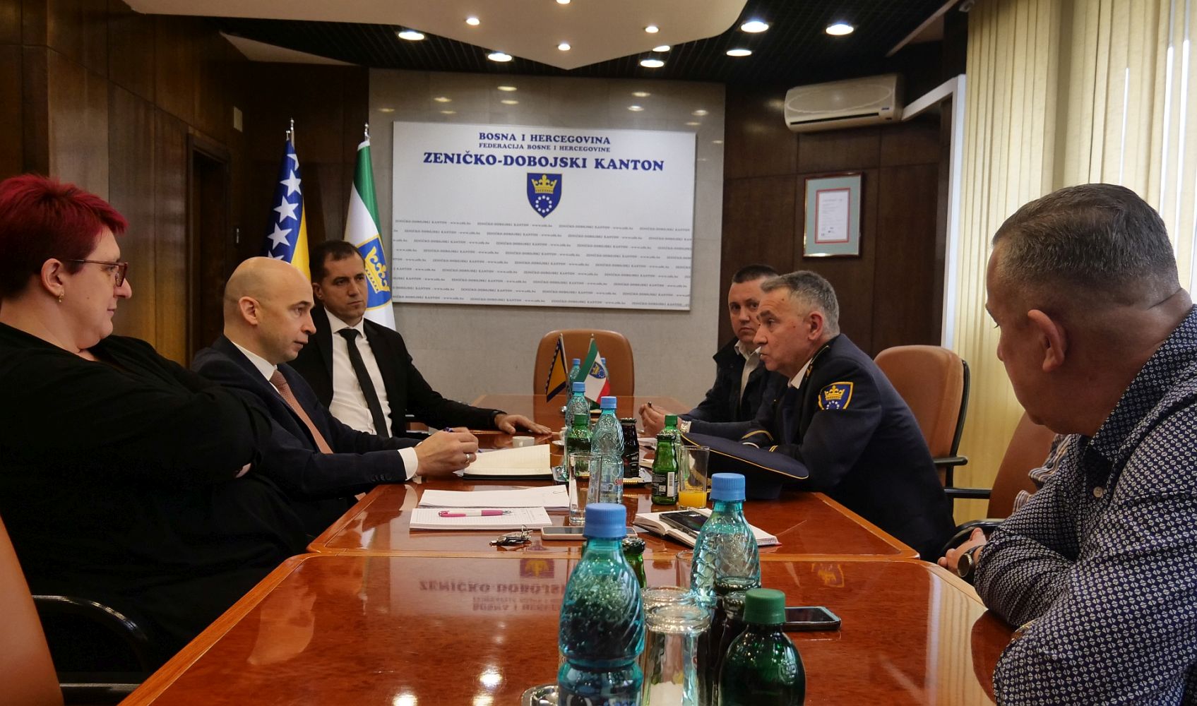 PREDSTAVNICI VLADE I SINDIKATA MUP-a POSTIGLI DOGOVOR O NOVOM KOLEKTIVNOM UGOVORU: OSNOVICA PLATE ZA SLUŽBENIKE MUP-a TRENUTNO NAJVEĆA U FBIH