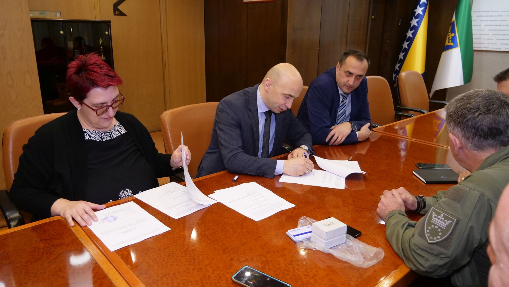 PREMIJER PIVIĆ I PREDSTAVNICI SINDIKATA MUP-A ZDK POTPISALI SPORAZUM O VISINI OSNOVICE ZA OBRAČUN PLAĆE: OSNOVICA PLAĆE POLICIJE I SLUŽBENIKA MUP-a TRENUTNO NAJVEĆA OD SVIH KANTONA U FBIH