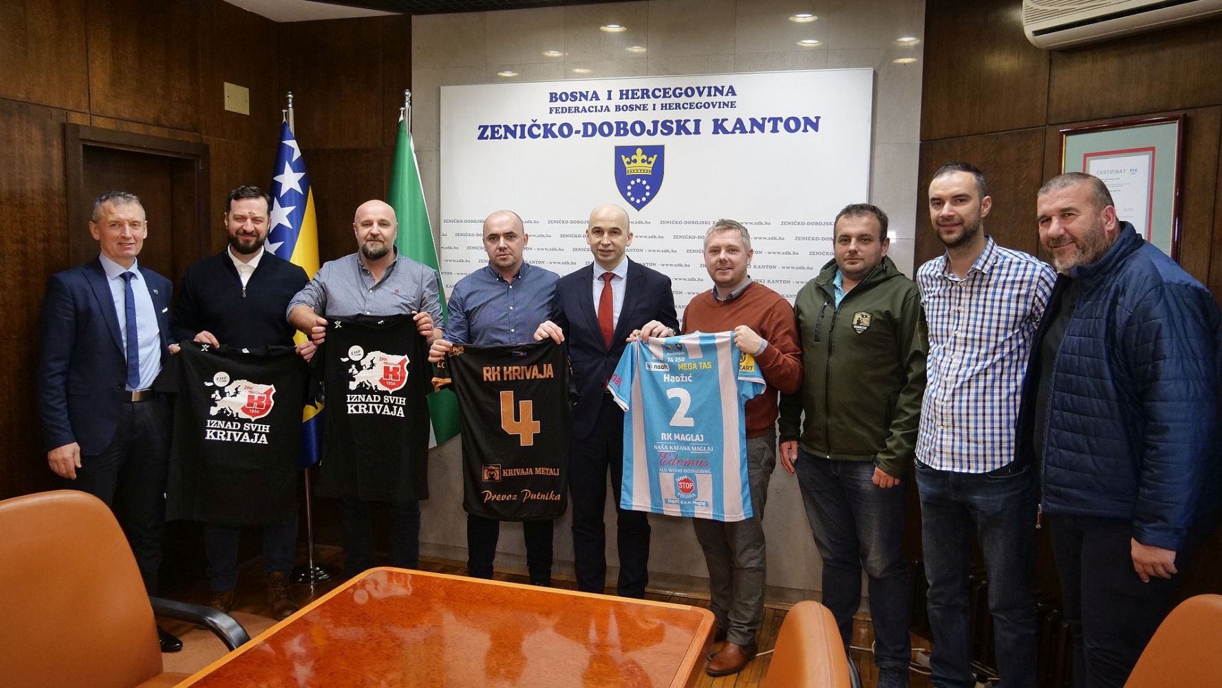 SASTANAK U KABINETU PREMIJERA NEZIRA PIVIĆA: OSIGURATI SISTEMSKI PRISTUP I KVALITETNIJU PODRŠKU PREMIJERLIGAŠKIM KLUBOVIMA