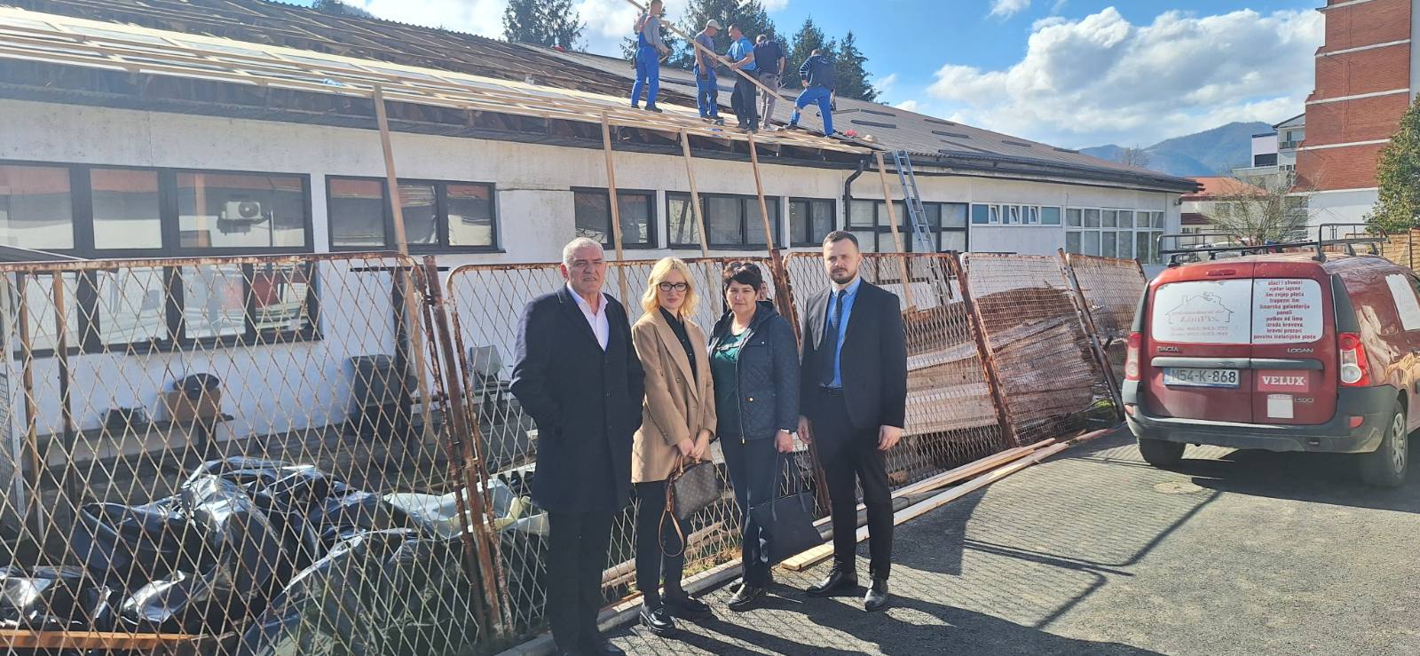 MINISTRI ŠIMUNOVIĆ I SALČINOVIĆ TE ZASTUPNIK TADIĆ POSJETILI STACIONAR DOMA ZDRAVLJA ŽEPČE: VLADA SPREMNA POMOĆI SANACIJU NASTALIH ŠTETA NA OBJEKTU