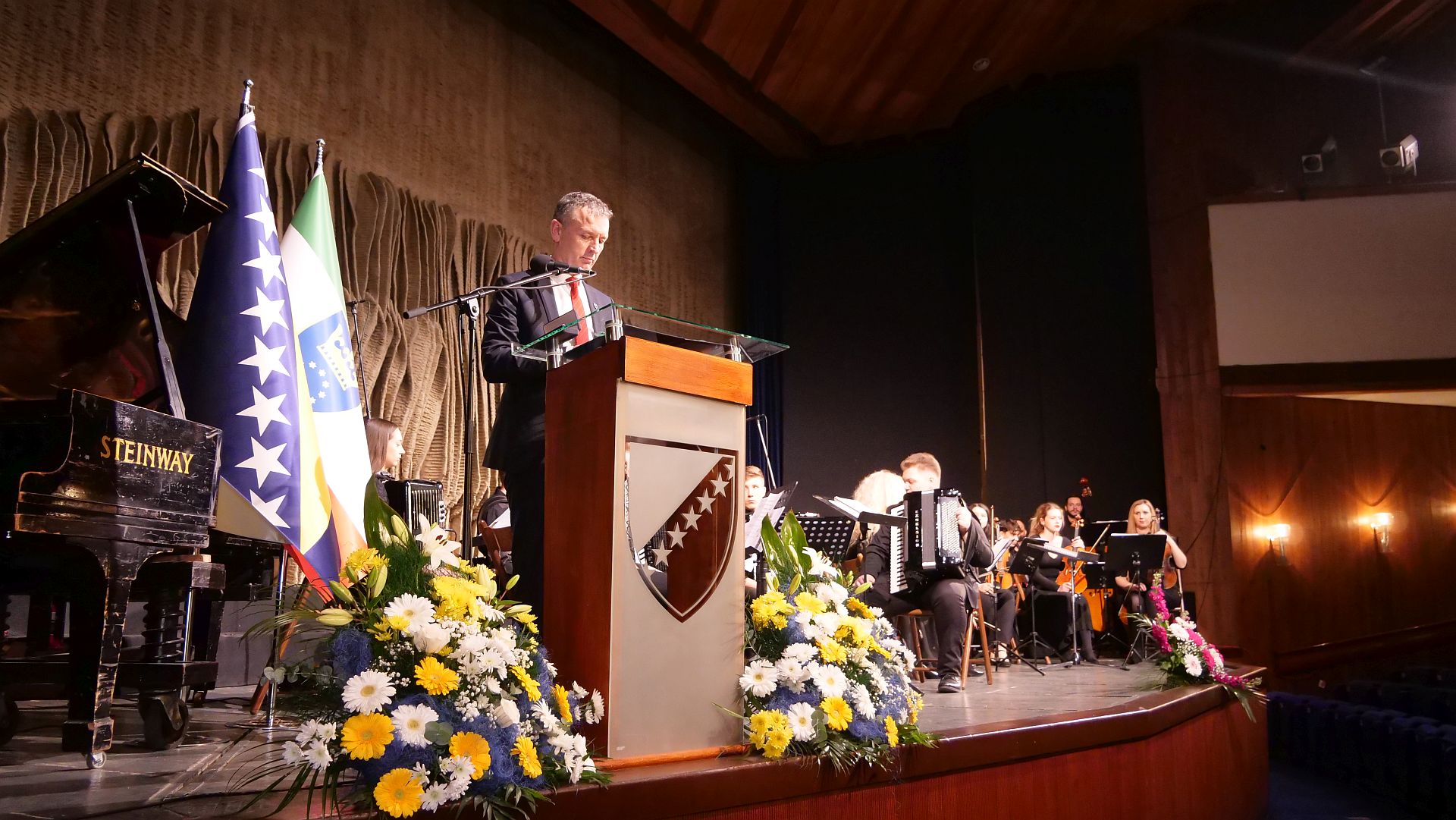 PREDSJEDAVAJUĆI HUSKIĆ NA SVEČANOJ AKADEMIJI: NEZAVISNOST NISMO ČEKALI, NEGO SMO BILI PRINUĐENI DA JE POSTIGNEMO BORBOM