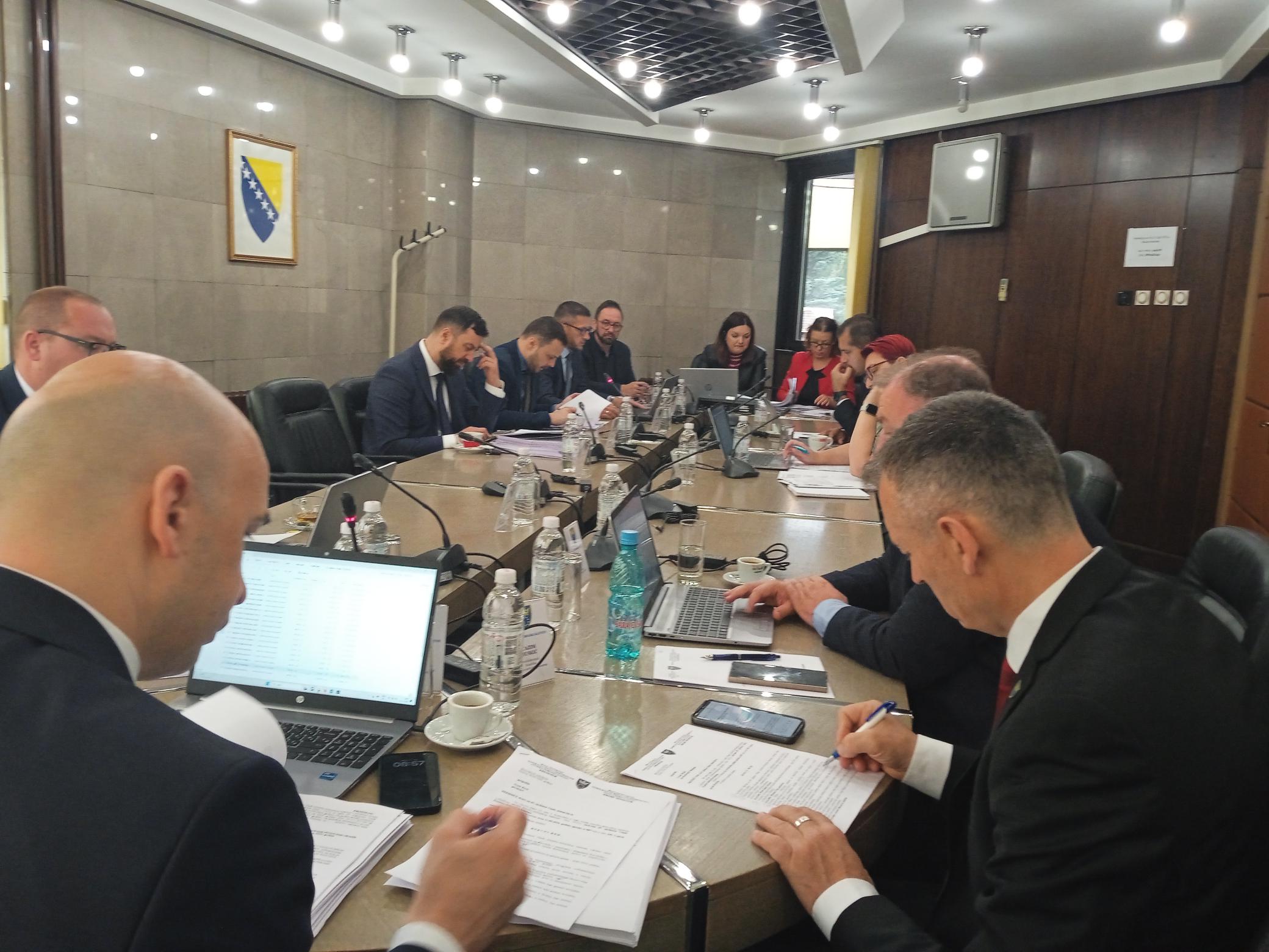 Vlada ZDK usvojila Izvještaj o izvršenju Budžeta Zeničko-dobojskog kantona i odobrila sredstva za zapošljavanje, javnu rasvjetu i obrazovanje odraslih