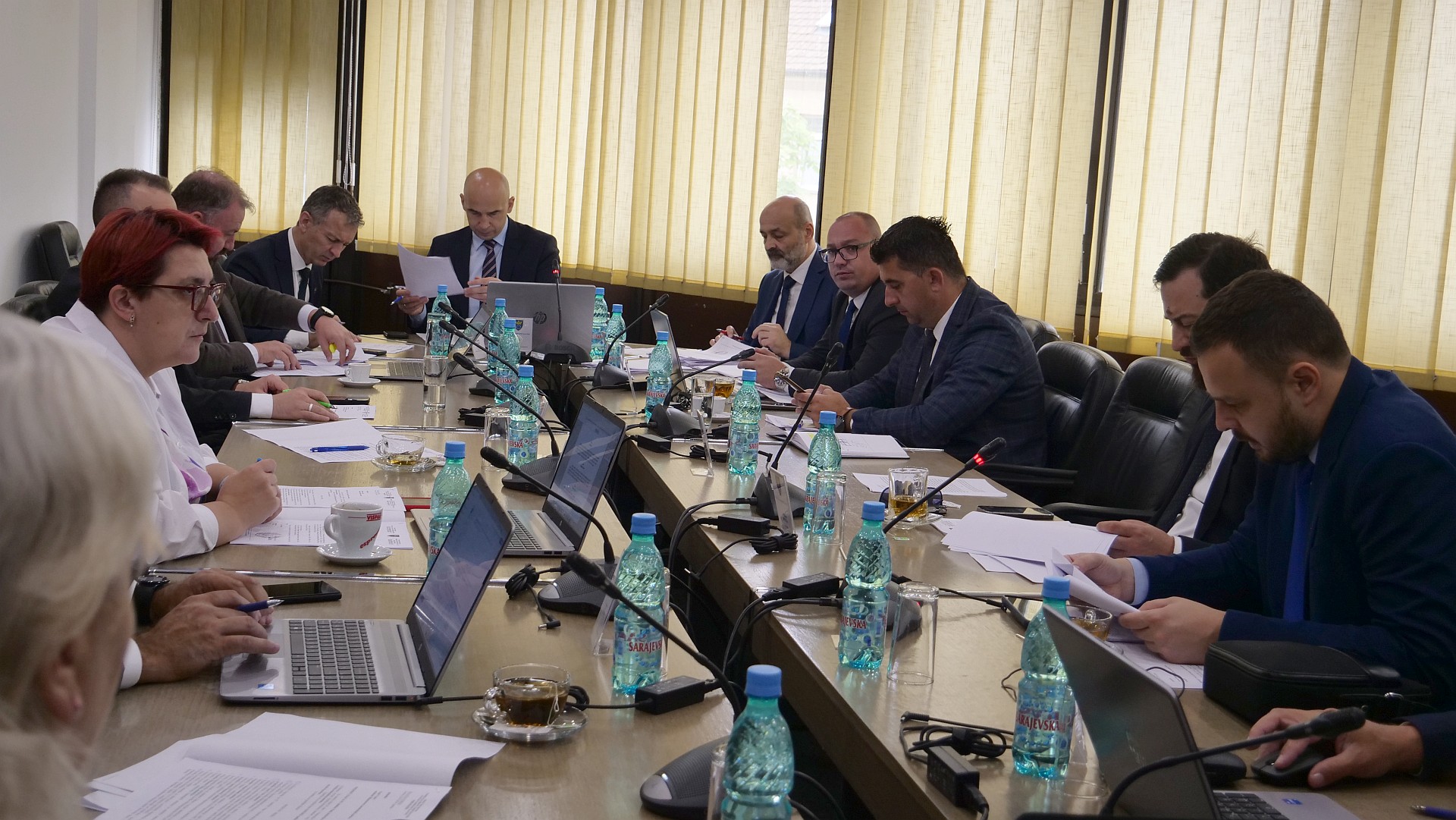 Vlada ZDK donijela odluku o visini školarina na UNZE, Memorijalnom centru Srebrenica-Potočari odobrila 30.000 KM