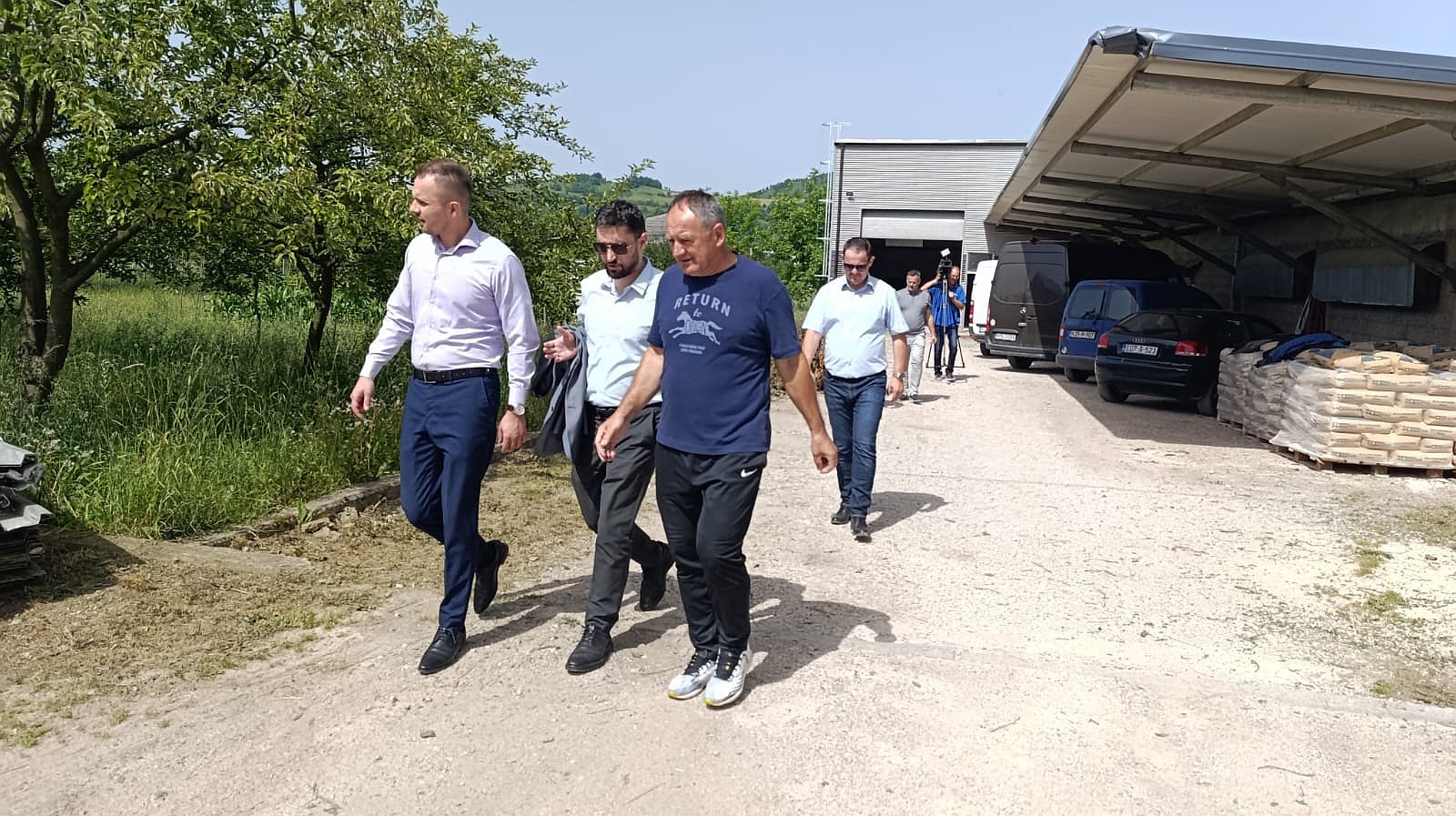 Ministar Čajić posjetio načelnika Jusića i poljoprivredne proizvođače u općini Breza