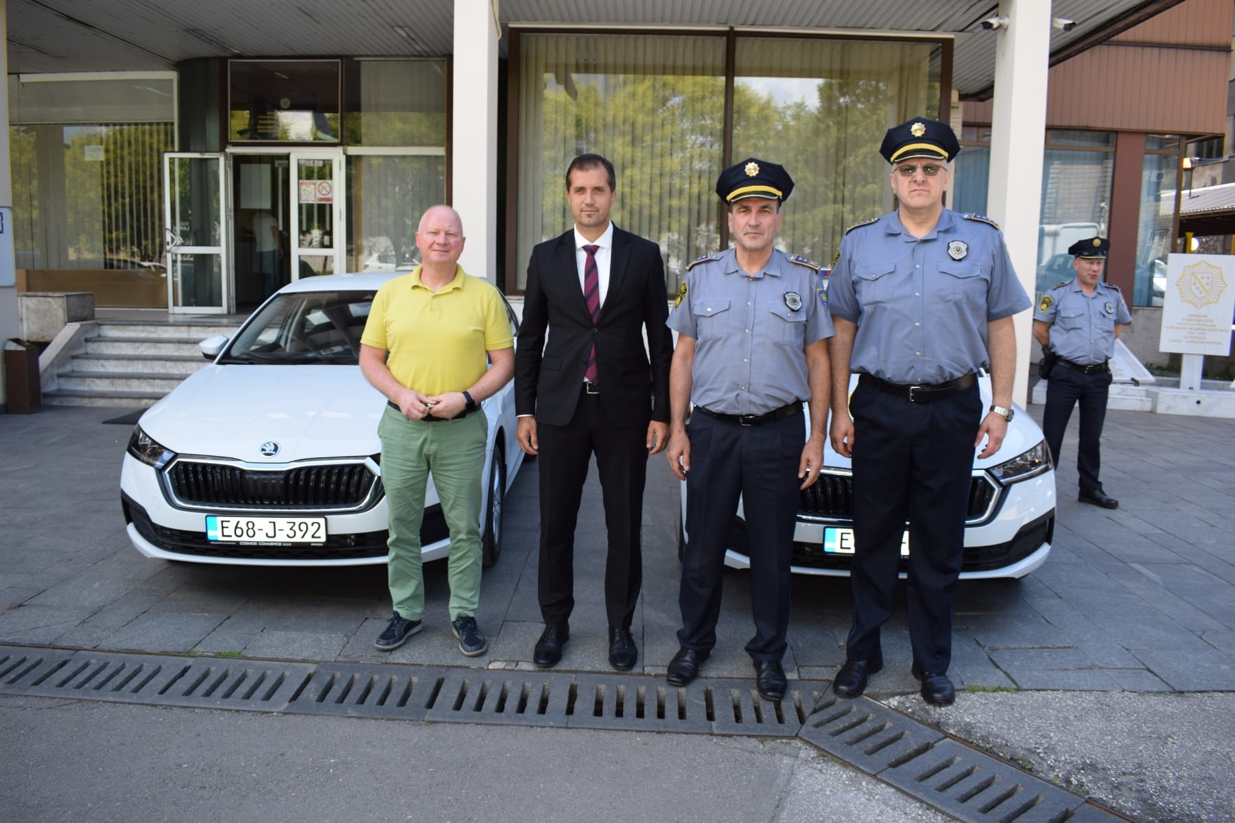 Upravi policije MUP-a ZDK izvršena primopredaja sedam službenih vozila