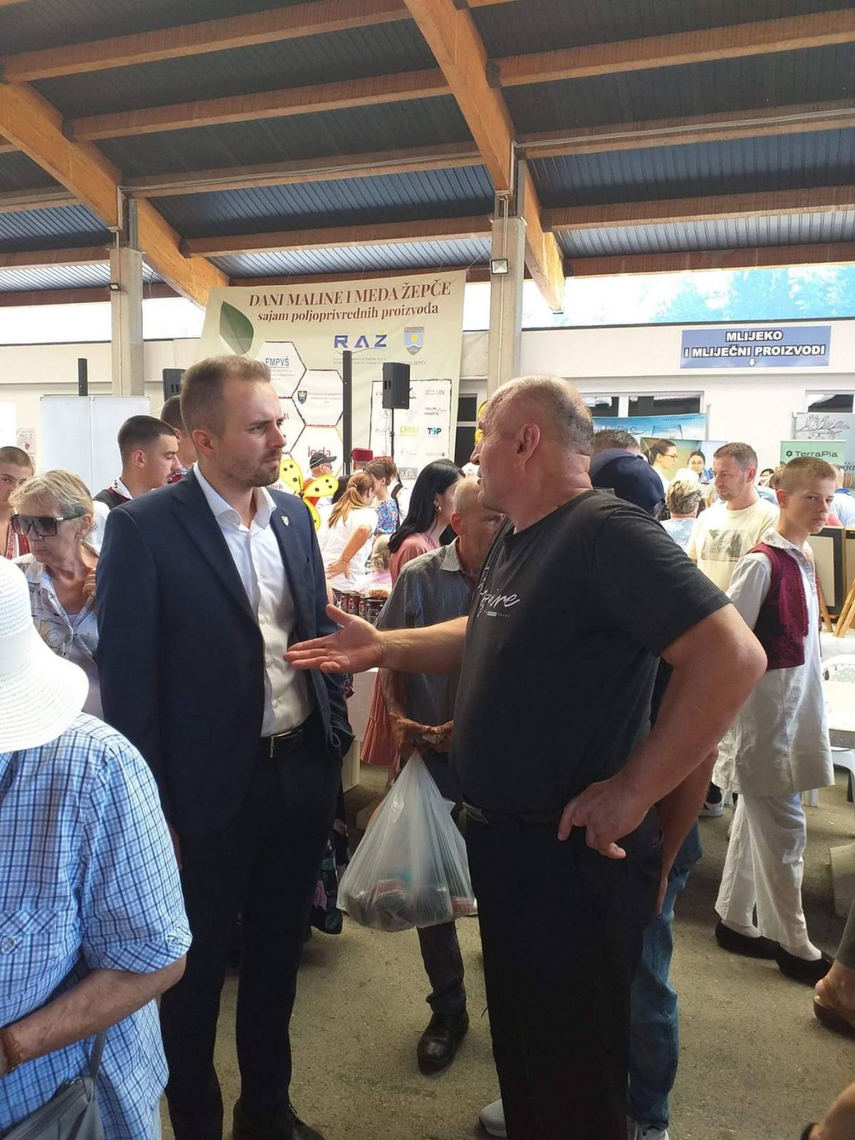 Ministar Jasmin Čajić posjetio 8. sajam “Dani maline i meda” u Žepču