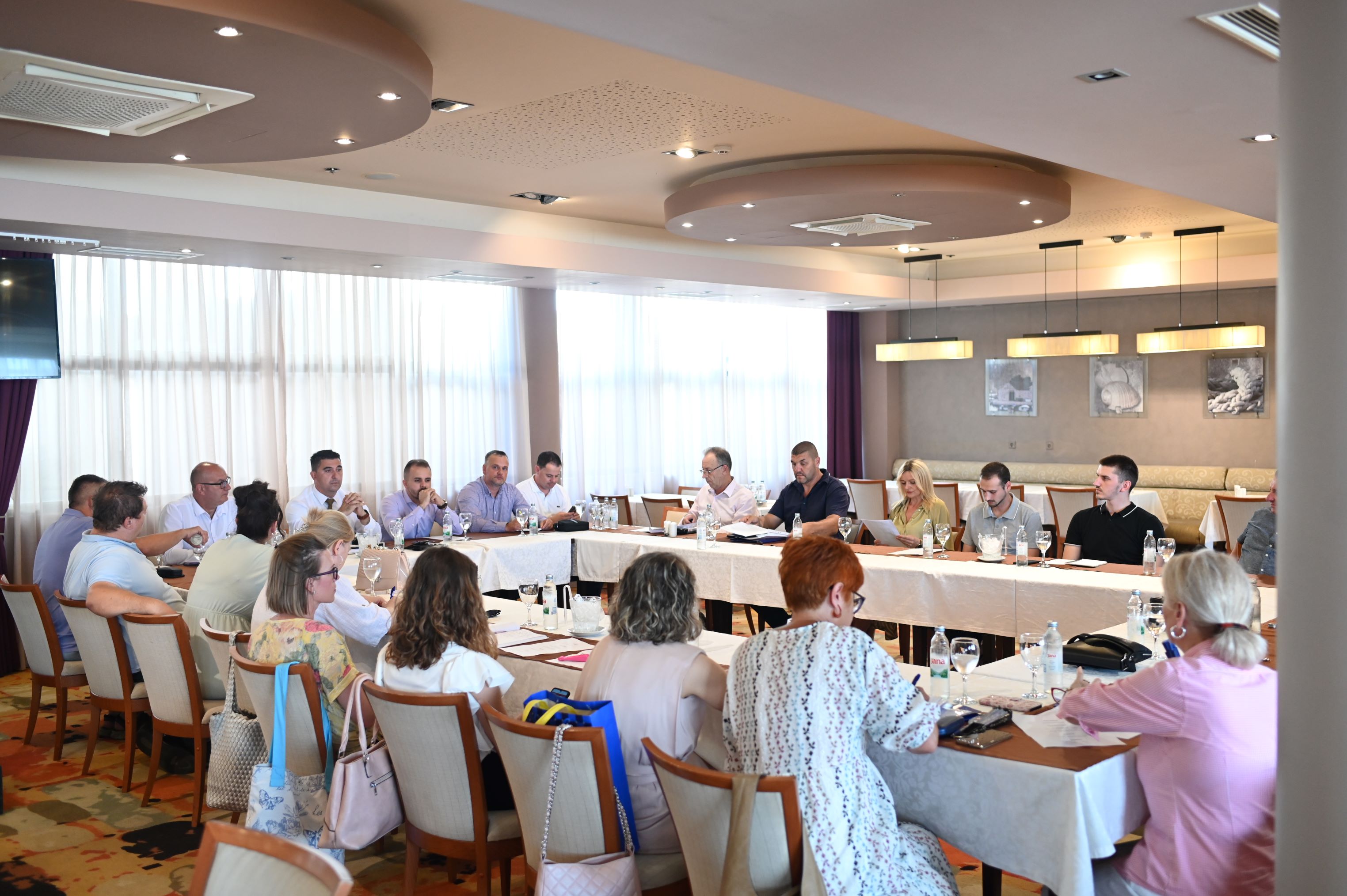 Ministar Adnan Šabani domaćin sastanka sa investitorima na temu „Pretvorba zemljišta, solarni paneli i koncesije"