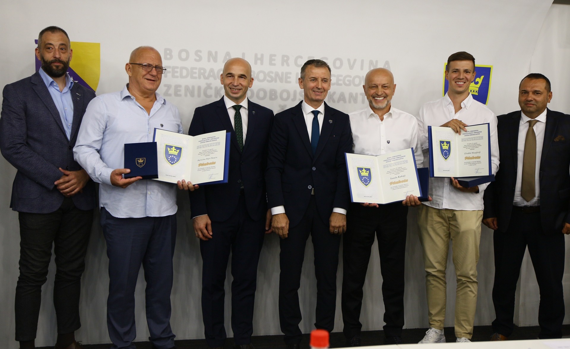 Obilježen Dan Kantona: Počast patriotama, prijem za branilačka udruženja i svečana sjednica Skupštine Zeničko-dobojskog kantona