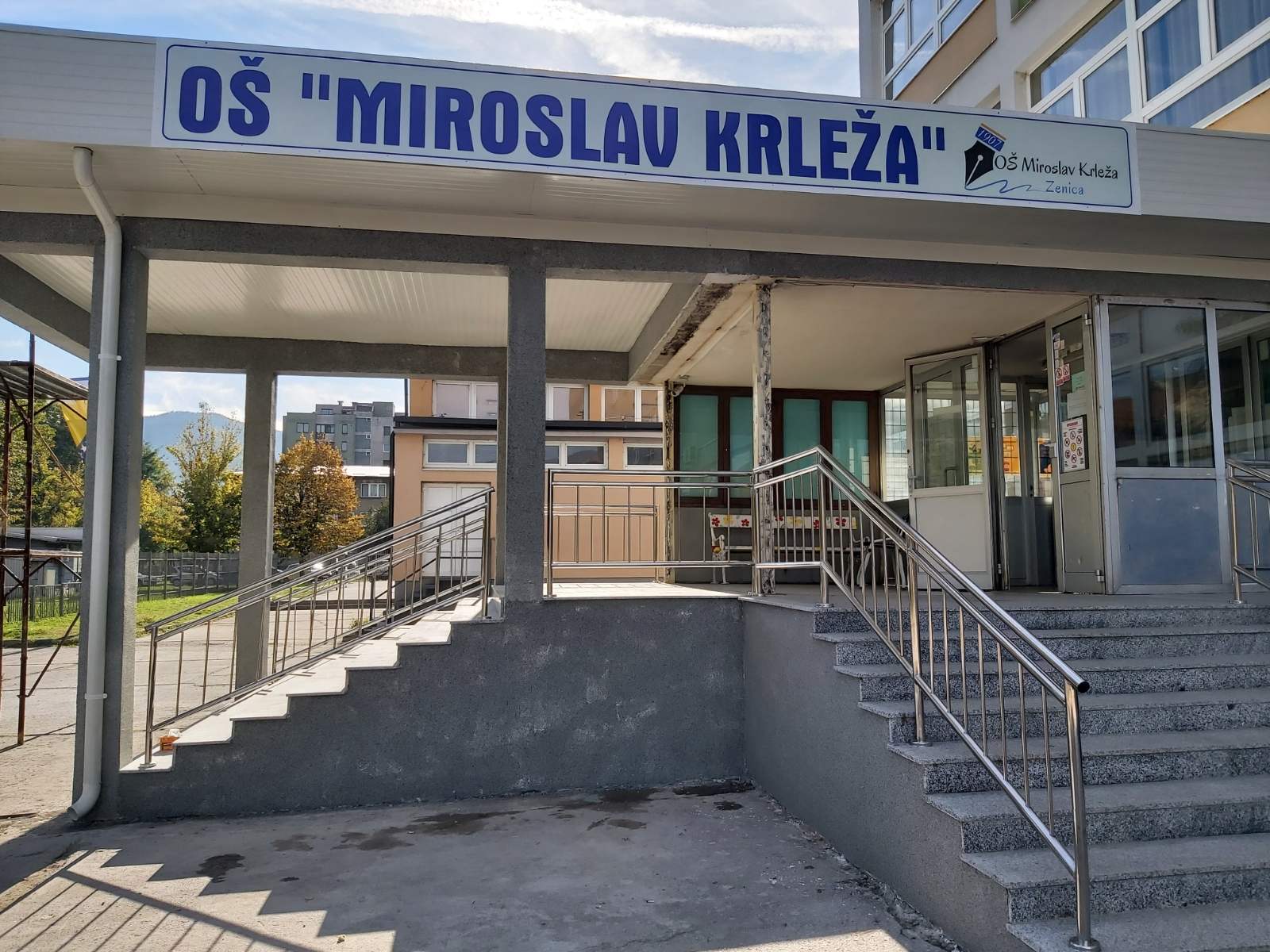 Završena rekonstrukcija ulaza i izgradnja pristupne rampe u OŠ "Miroslav Krleža" Zenica