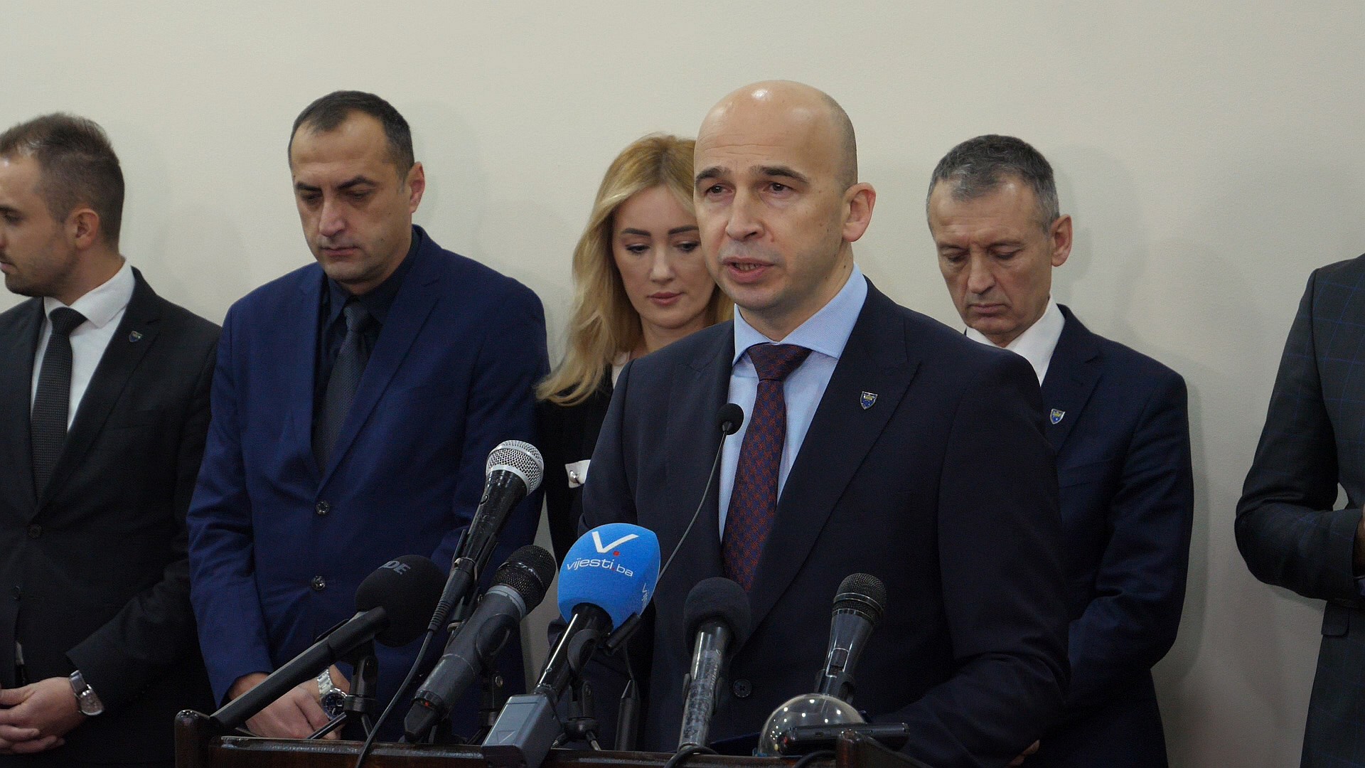 Premijer Pivić i predsjedavajući Huskić sumirali 2024. godinu: Od 1. januara novo povećanje plata, planirana nabavka helikoptera i oklopnih vozila