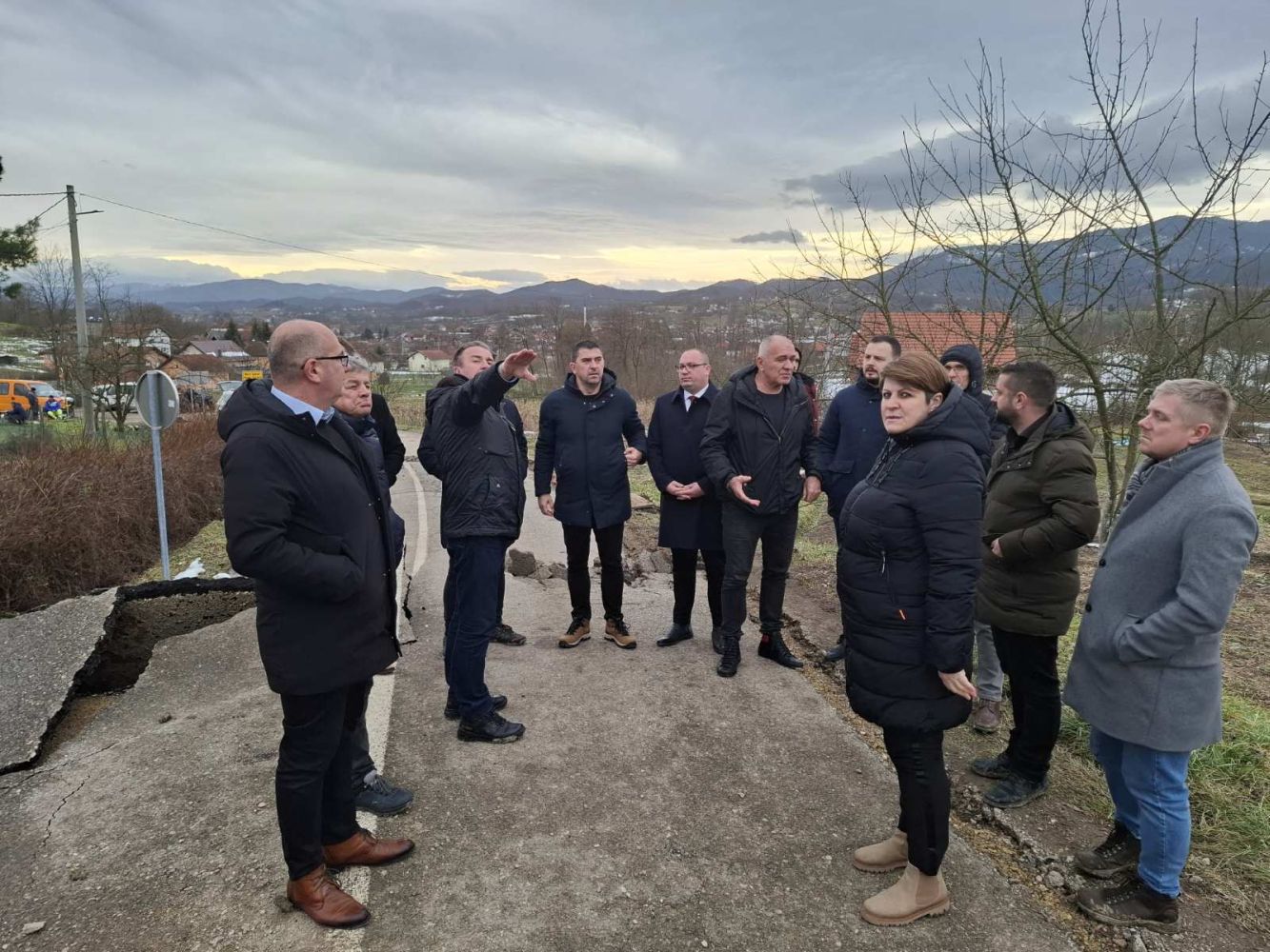 Delegacija Vlade ZDK obišla klizište na području Općine Maglaj