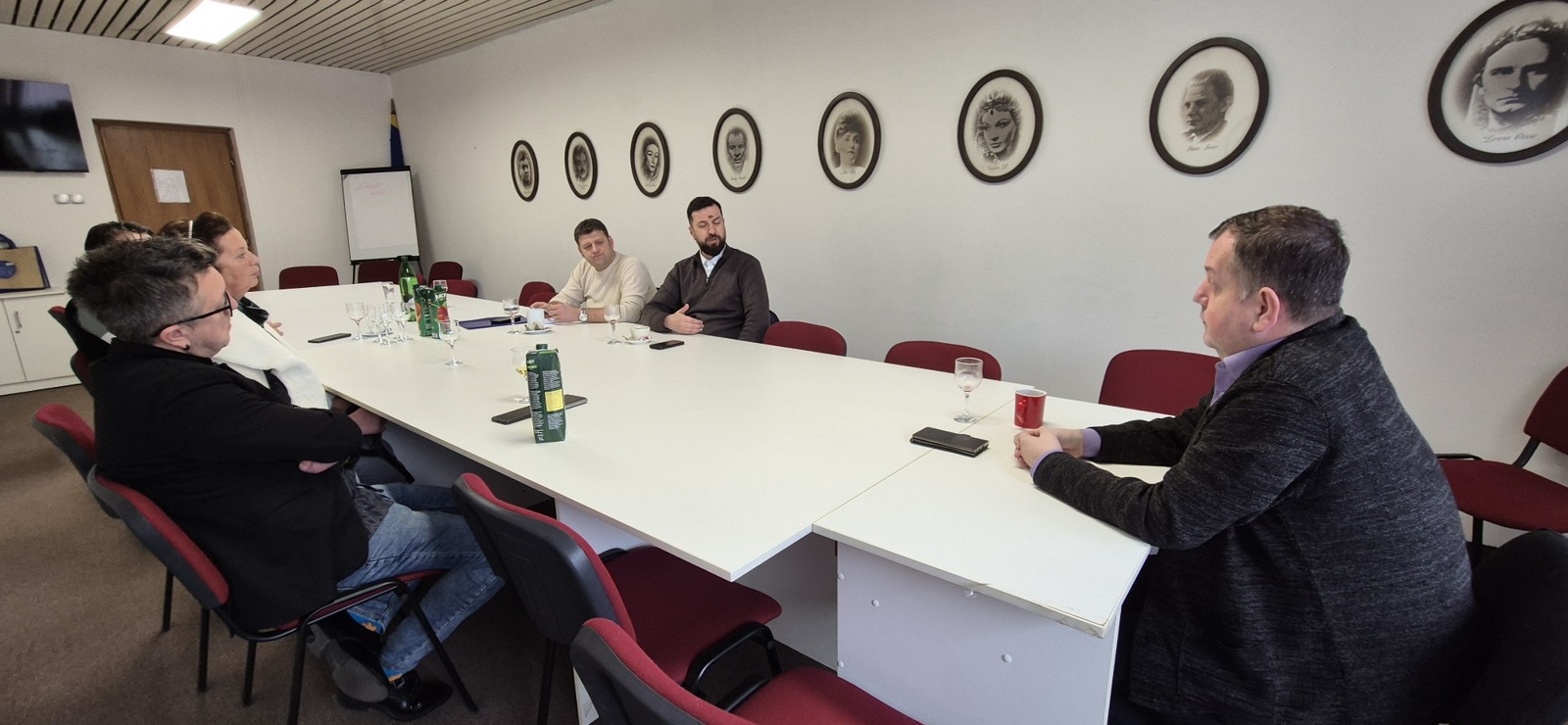 Ministar za obrazovanje, nauku, kulturu i sport Mirza Mušija i predstavnici Bosanskog narodnog pozorišta Zenica zaključili:  POTREBNO JE SISTEMSKI RIJEŠITI STATUS USTANOVA KULTURE!