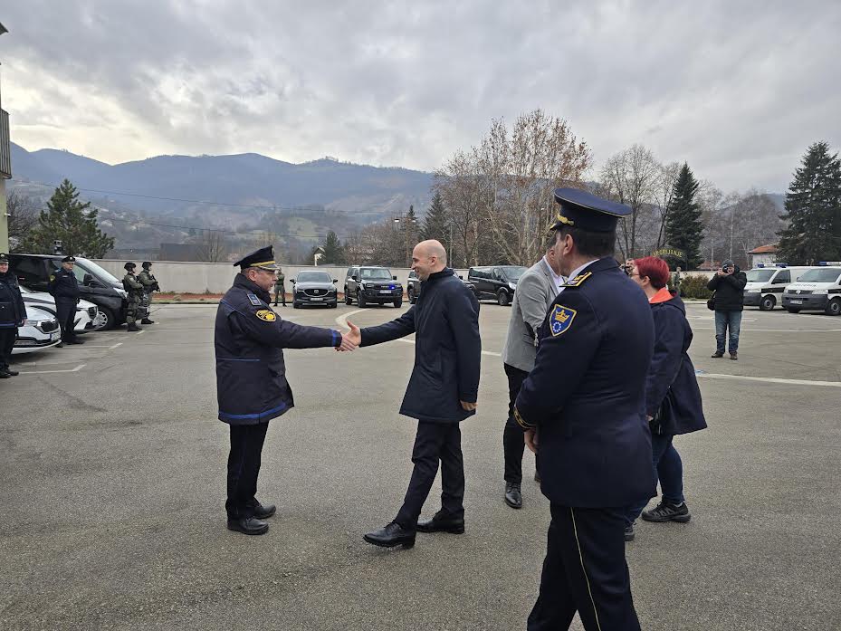 Sistem autonomnog video nadzora na policijskim vozilima
