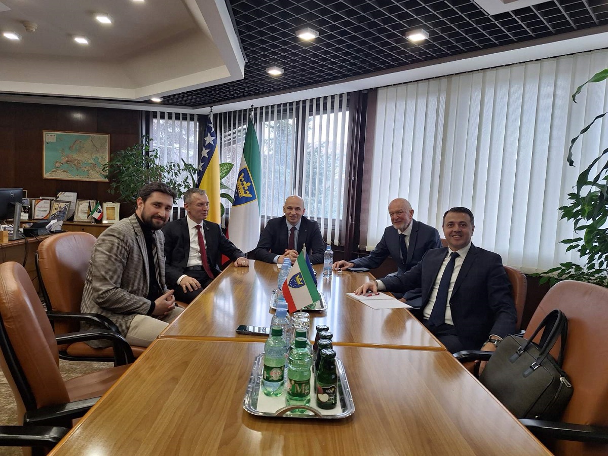 Predsjedavajući Huskić i premijer Pivić ugostili gradonačelnika i načelnike iz Zeničko-dobojskog kantona