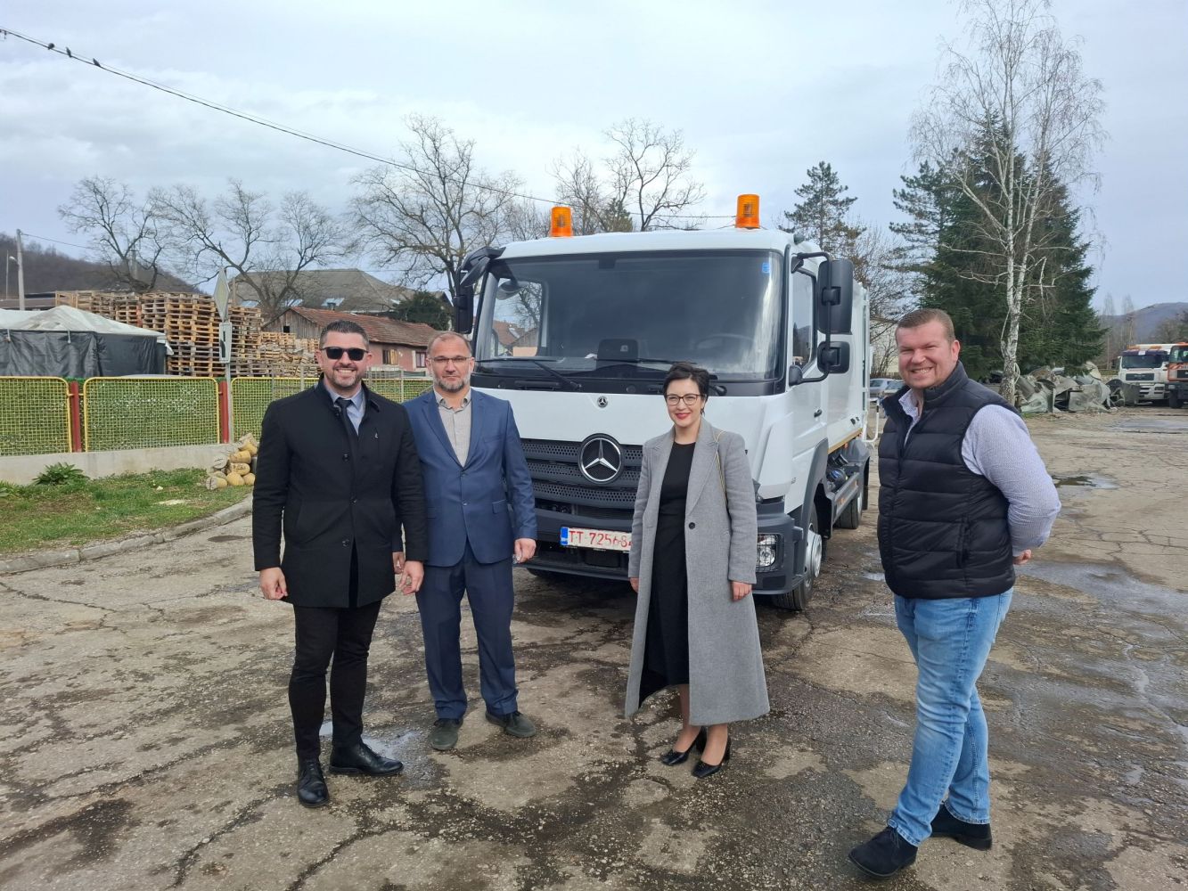 Ministar Šabani u Zavidovićima uručio ključeve novog vozila za prikupljanje komunalnog otpada