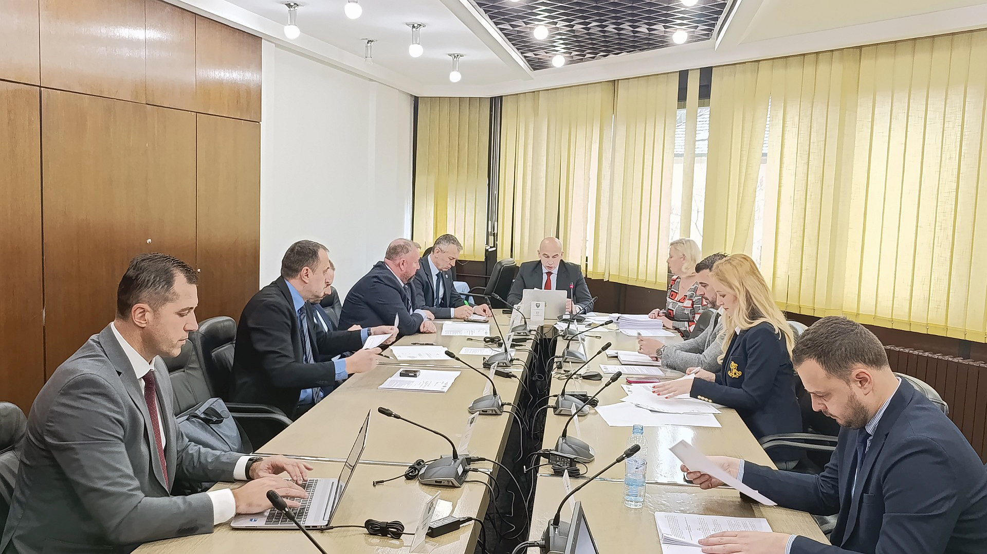 Vlada ZDK: Pet miliona KM za specijalizacije ljekara KBZ-a, odobreno 575.000 KM za penzionisanje 129 radnika Krivaje, Metalnog i Željezare