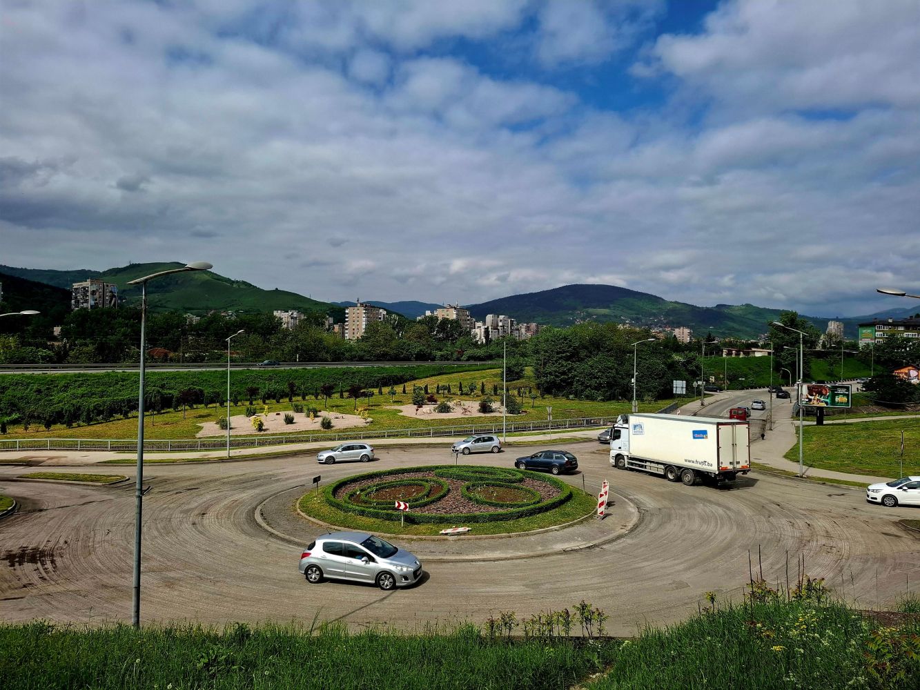 U toku modernizacija i izgradnja kružnih tokova u Zenici i Visokom