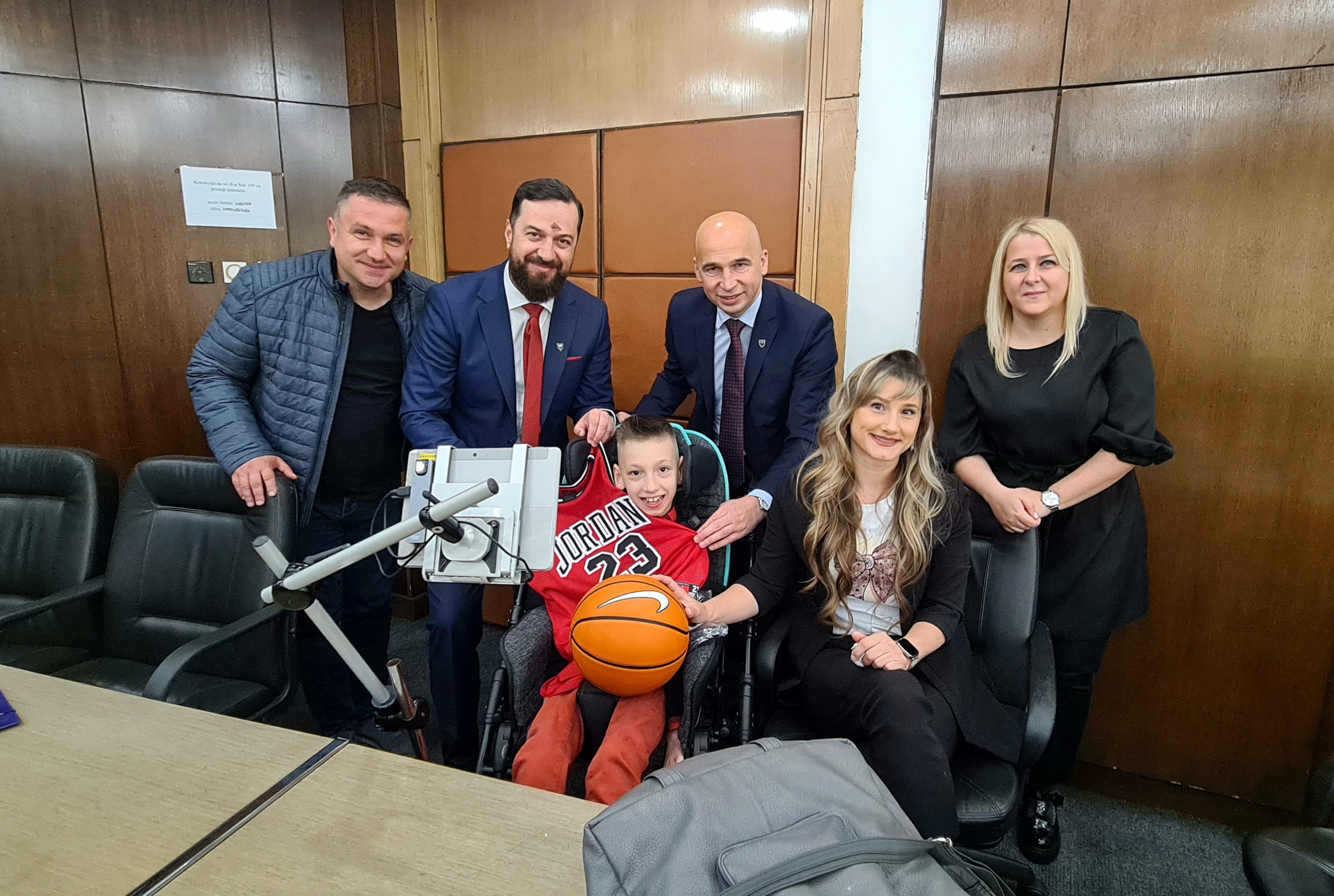 Dječak Imran posjetio premijera Pivića: Moramo graditi društvo u kojem ćemo ispunjavati dječije snove