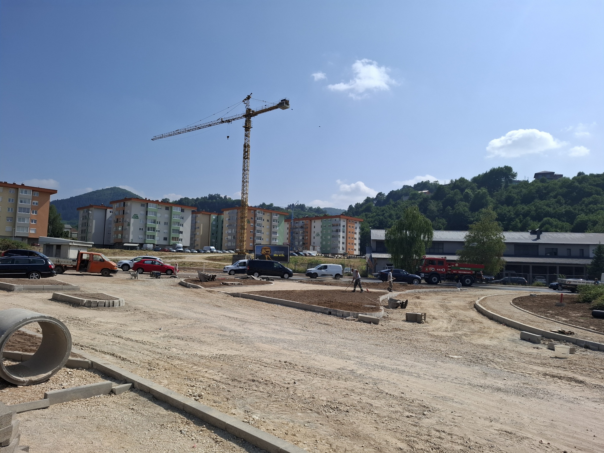 Ministri Šabani i Čišija zadovoljni dinamikom gradnje kružnog toka u Visokom