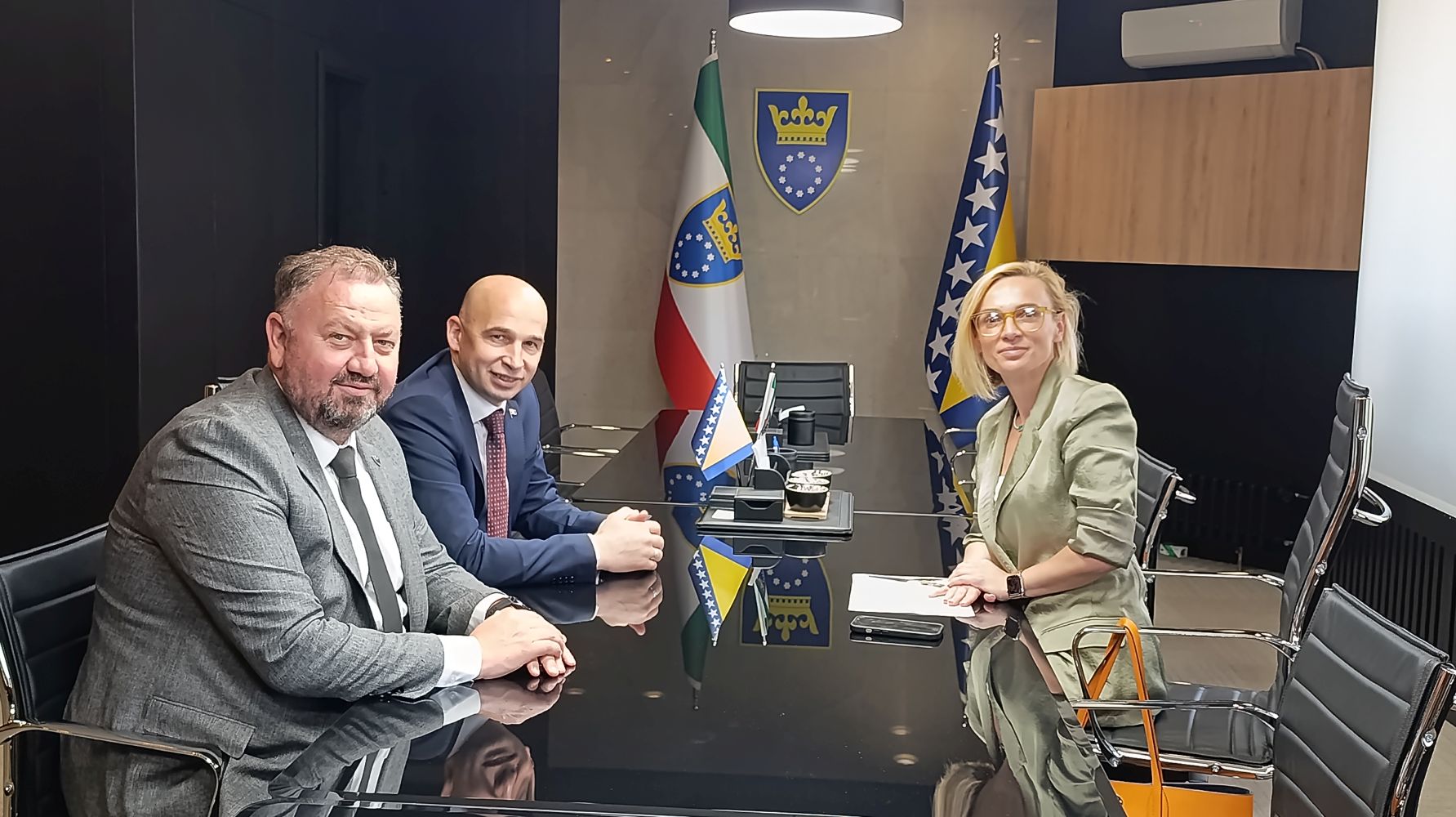 Premijer Pivić i ministar Šibonjić sa izvršnom direktoricom za korporativne poslove kompanije Adriatic Metals BiH Sanelom Karić: Vareš kao centar novih ulaganja