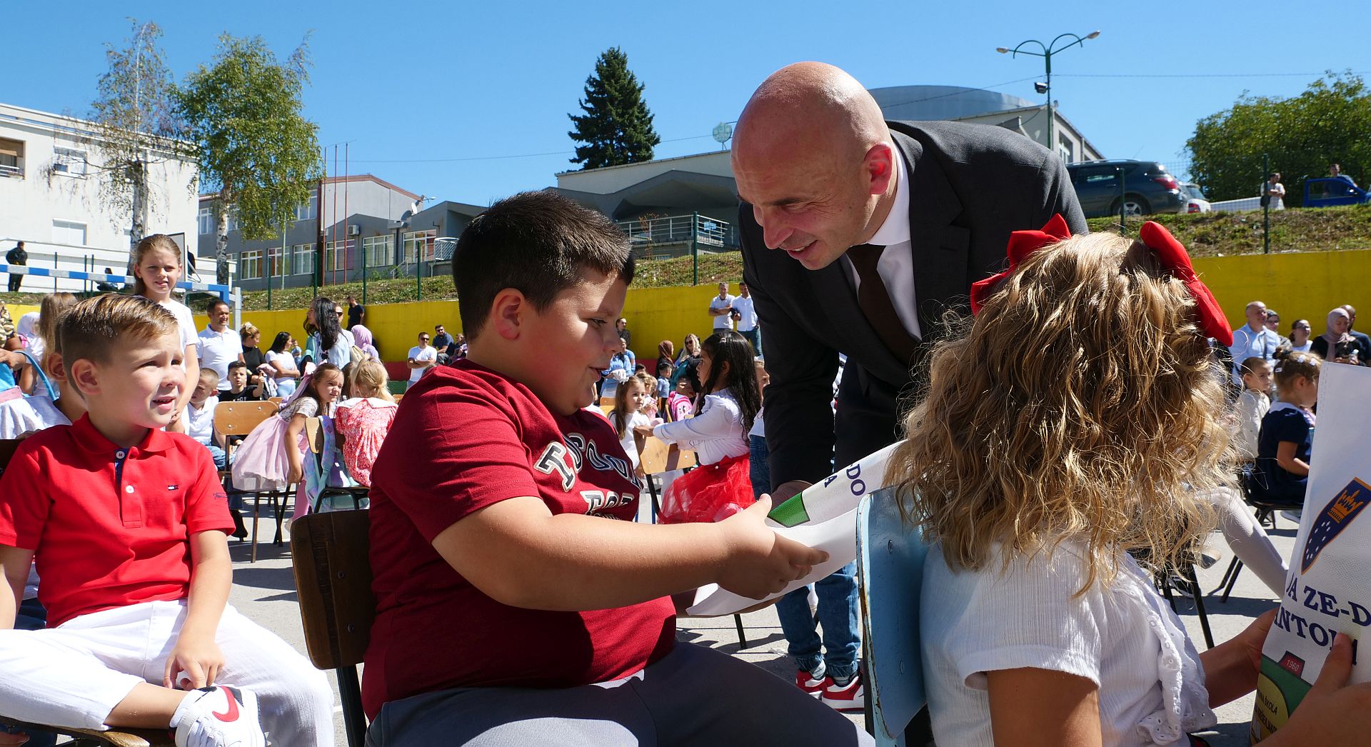 Besplatni udžbenici za sve osnovce u ZDK: Premijer Pivić i ministar Mušija poželjeli dobrodošlicu prvačićima