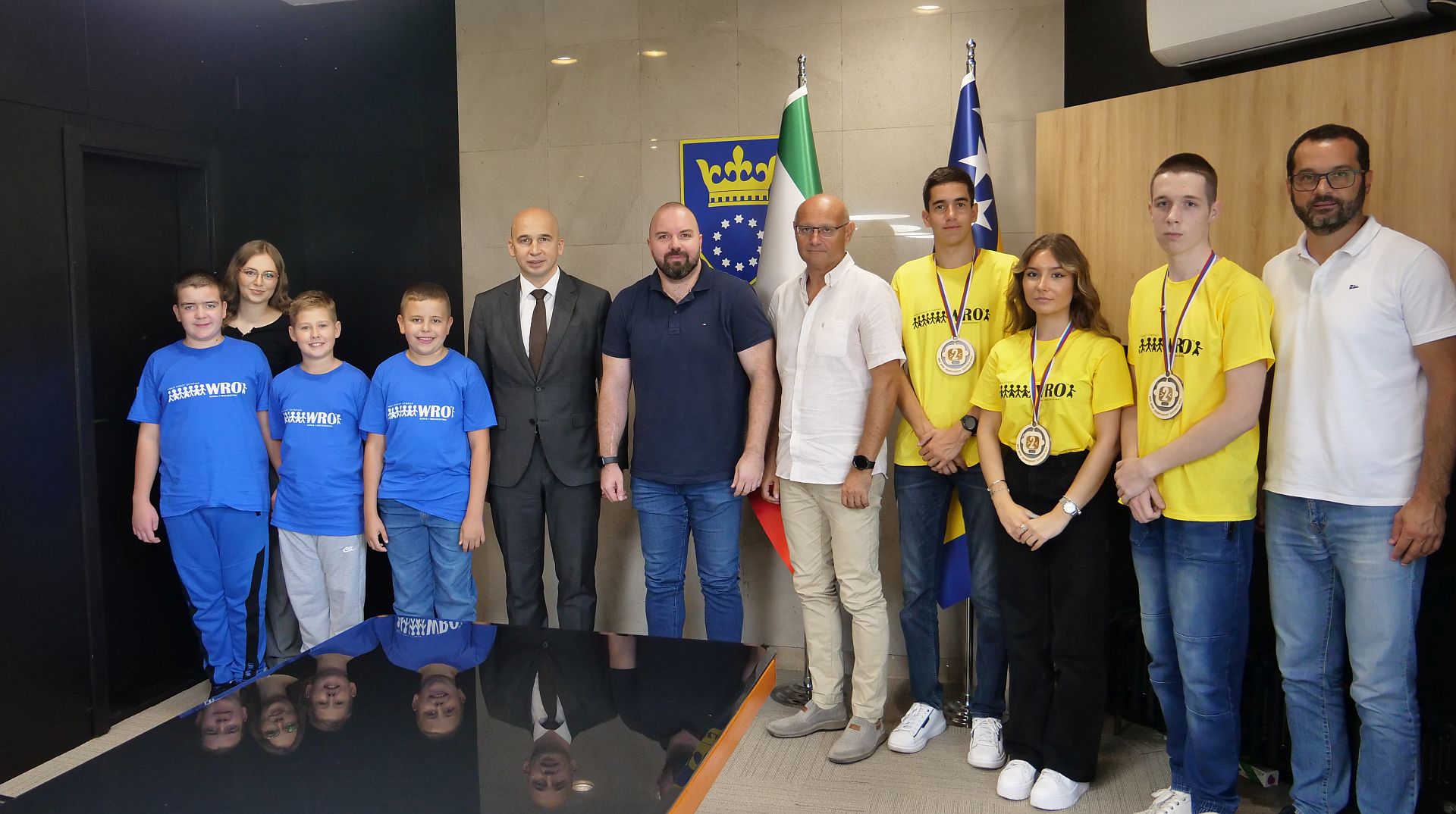 Premijer Pivić nagradio mlade robotičare sa po 1.500 KM za osvojeno drugo mjesto u Evropi