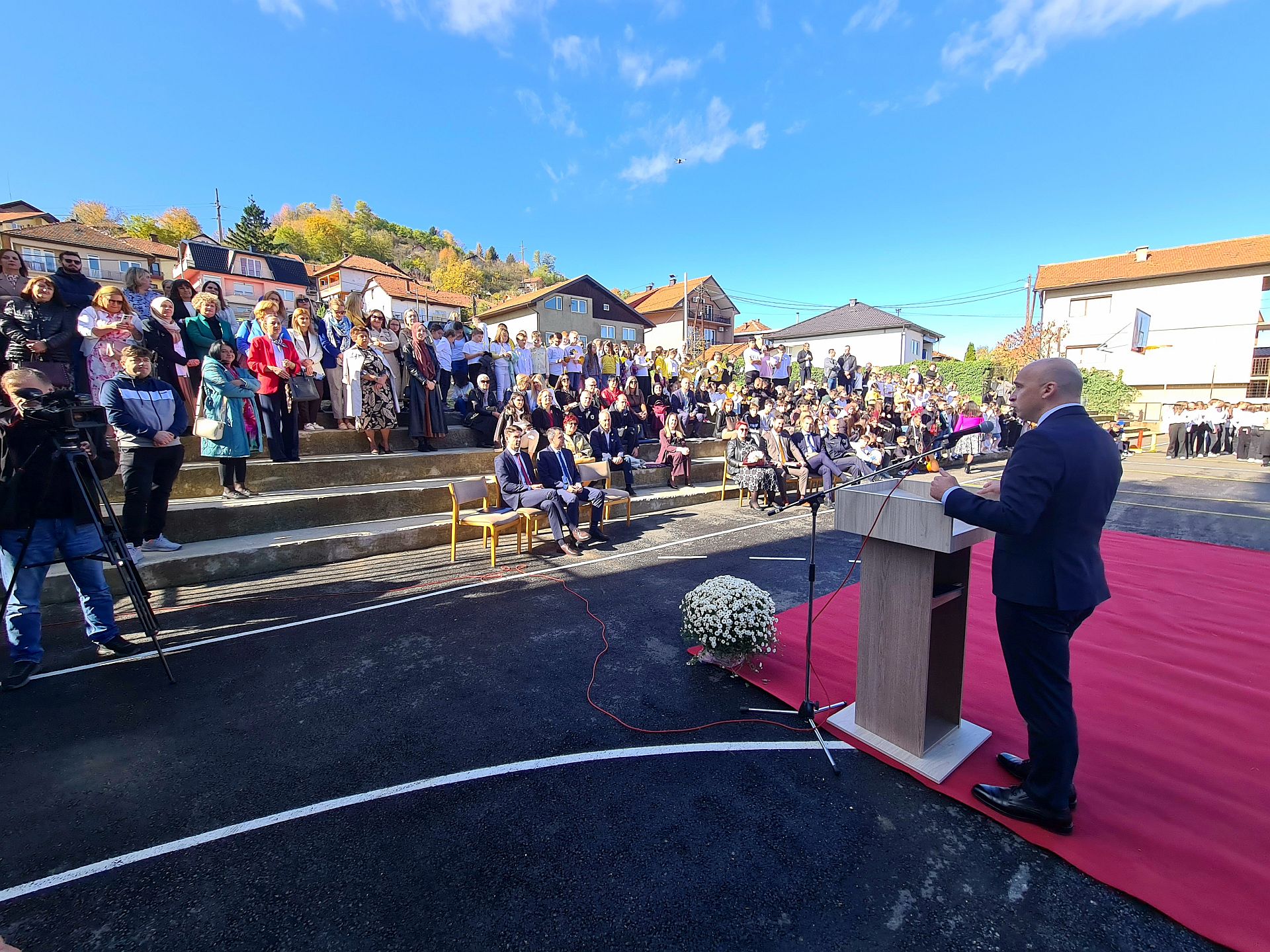 Vlada ZDK sa 250.000 KM finansirala obnovu igrališta i izgradnju parkinga u OŠ "Kulin ban" Visoko