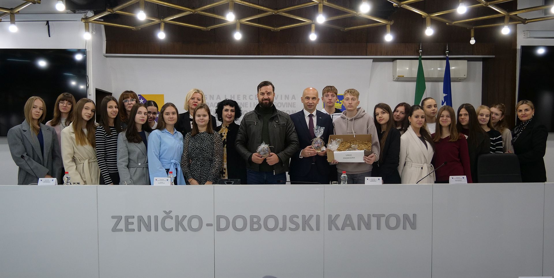 Završetak projekta „Suvenirnica“: Premijer Pivić ugostio učenike i nastavnike zeničkih škola