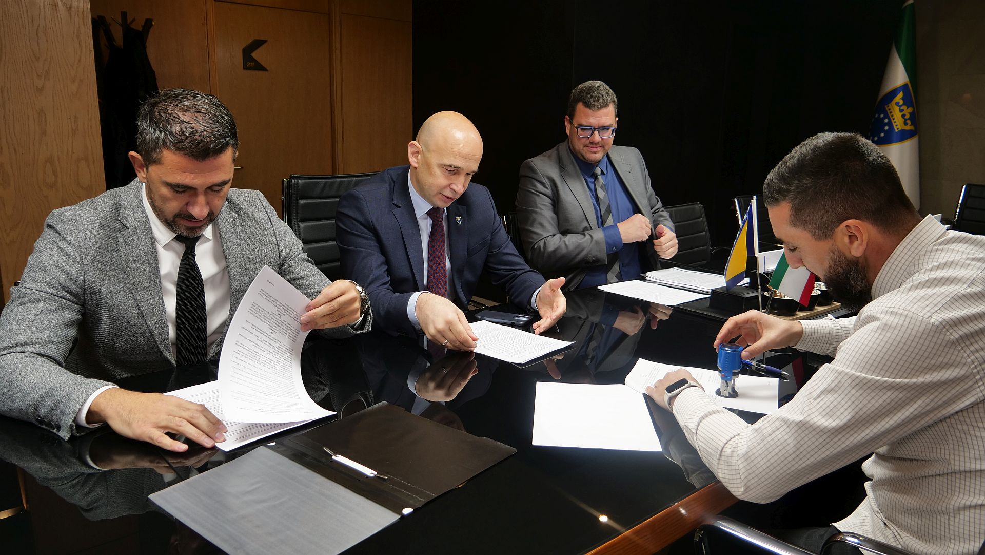 Potpisani ugovori vrijedni 1,5 miliona KM za sanaciju regionalnih cesta u ZDK