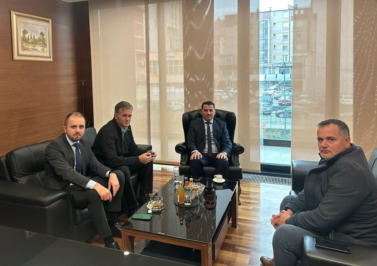 Ministar Jasmin Čajić održao radni sastanak u Kaknju o unapređenju poljoprivredne proizvodnje