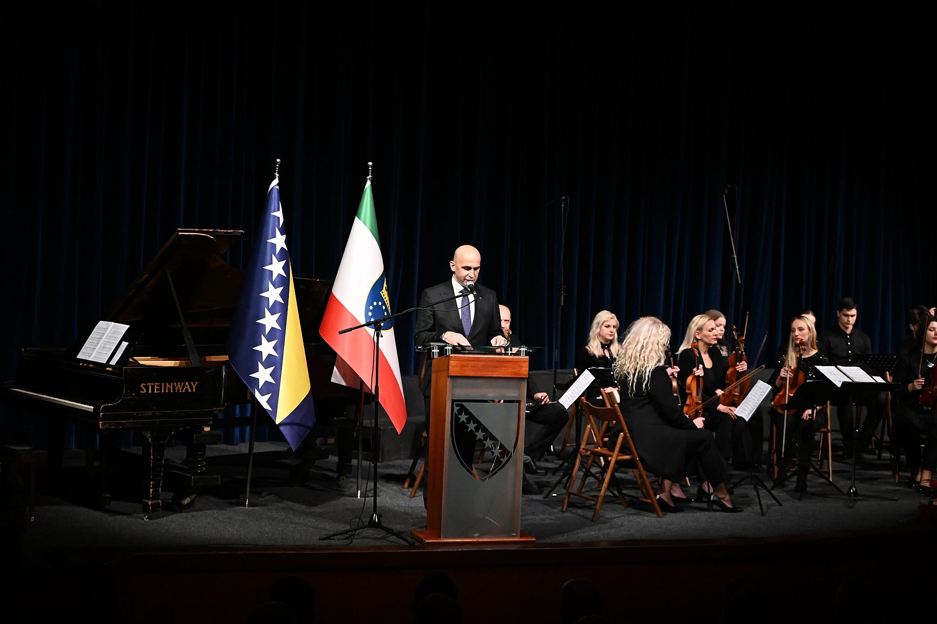 Premijer Pivić na svečanoj akademiji povodom Dana državnosti BiH: Neka nas patriotski naboj ujedinjuje i jača, nastavimo graditi i voditi domovinu ka boljoj budućnosti