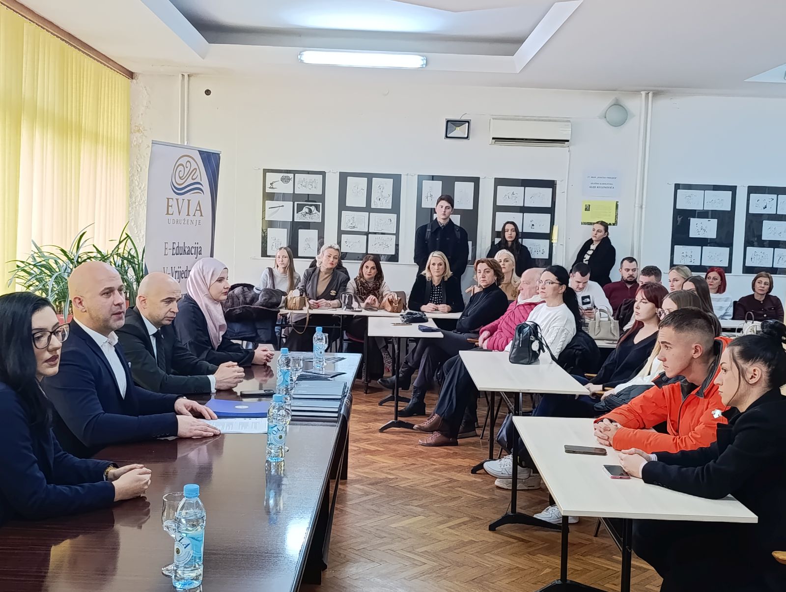 Premijer Pivić razgovarao sa mladima: Zajedno za bolji ZDK