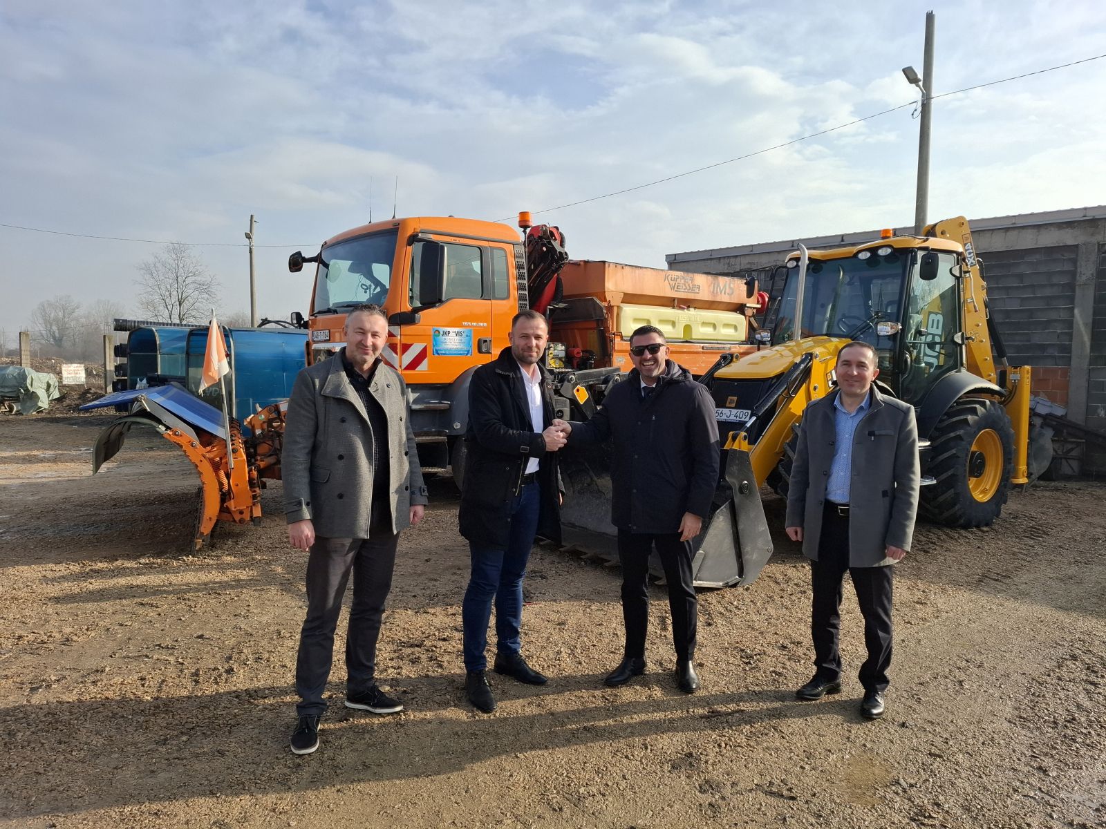 Ministar Adnan Šabani uručio ključeve vozila nabavljenog za prikupljanje i prevoz otpada u općini Doboj Jug