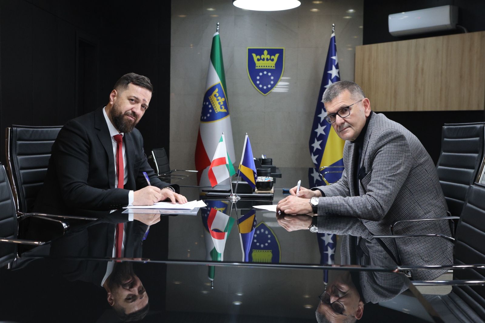 Potpisan ugovor o prenosu sredstava za izradu idejnog projekta nacionalnog stadiona na Bilinom polju