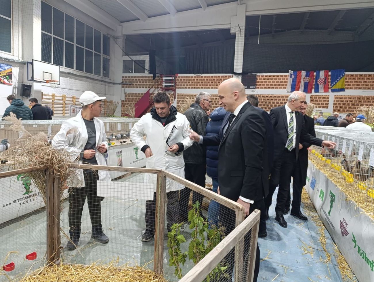 Premijer Pivić posjetio Tešanj i otvorio Međunarodnu izložbu sitnih životinja 