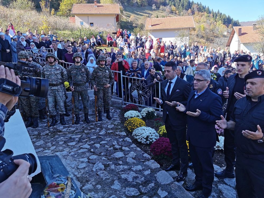 PREMIJER GANIĆ ODAO POČAST ŽRTVAMA ZLOČINA U STUPNOM DOLU