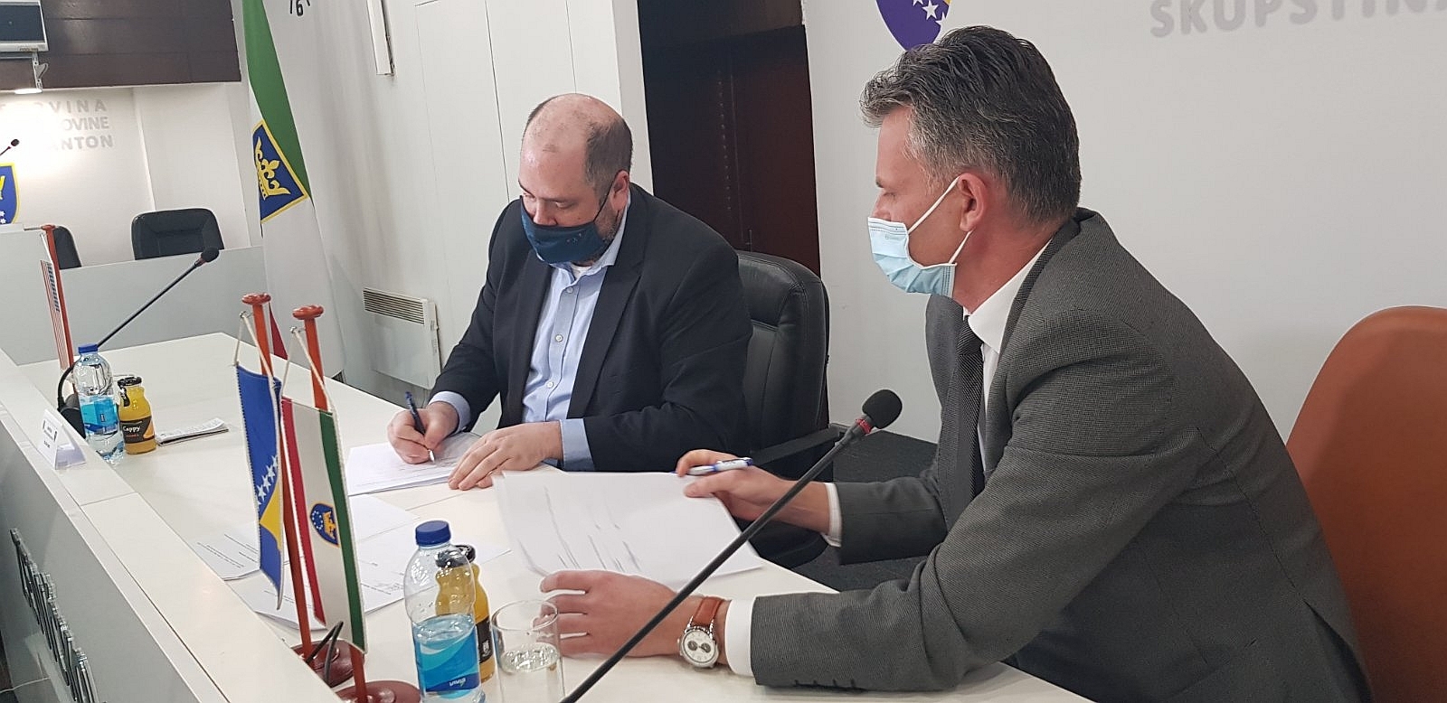 AMBASADA SAD I VLADA ZDK POTPISALI MEMORANDUM O SARADNJI U BORBI PROTIV KORUPCIJE