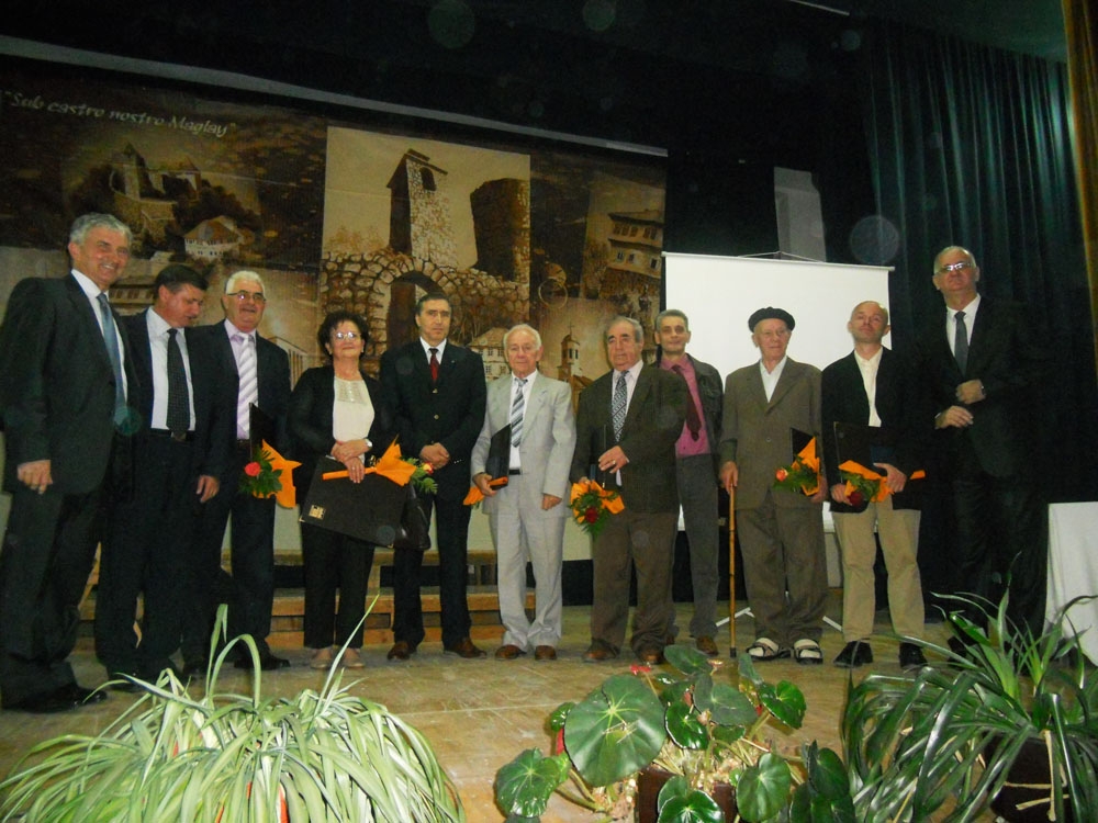 Premijer Plevljak i ministar Trifunović sa dobitnicima priznanja