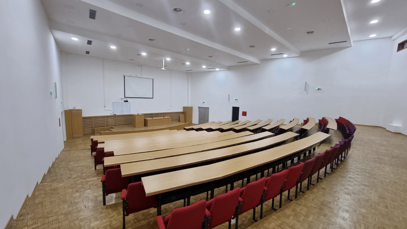 ZAVRŠENA REKONSTRUKCIJA AMFITEATRA METALURŠKO-TEHNOLOŠKOG FAKULTETA U ZENICI