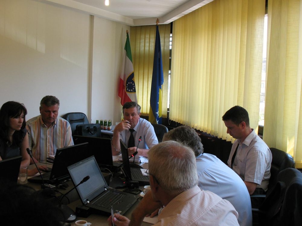 DIREKTORI ŠKOLA IZVAN POLITIKE