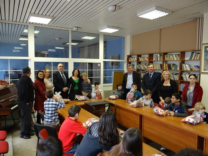 PAKETIĆI ZA MALIŠANE U DOMU PORODICI