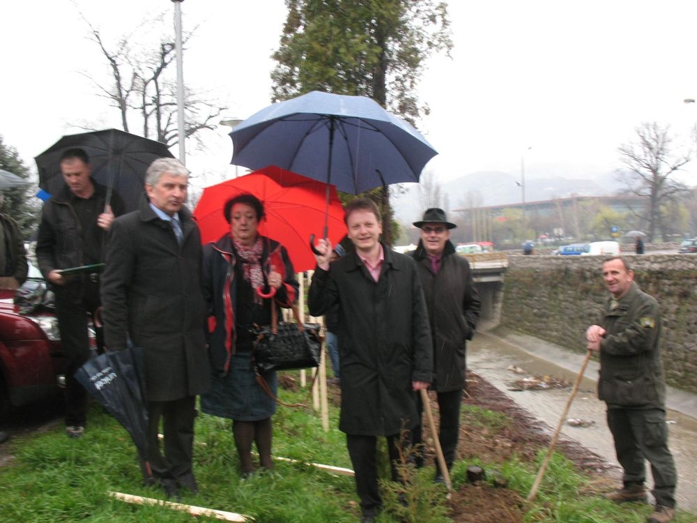 Ministri posadili sadnice tuje i katalpe pored rijeke Kočeve