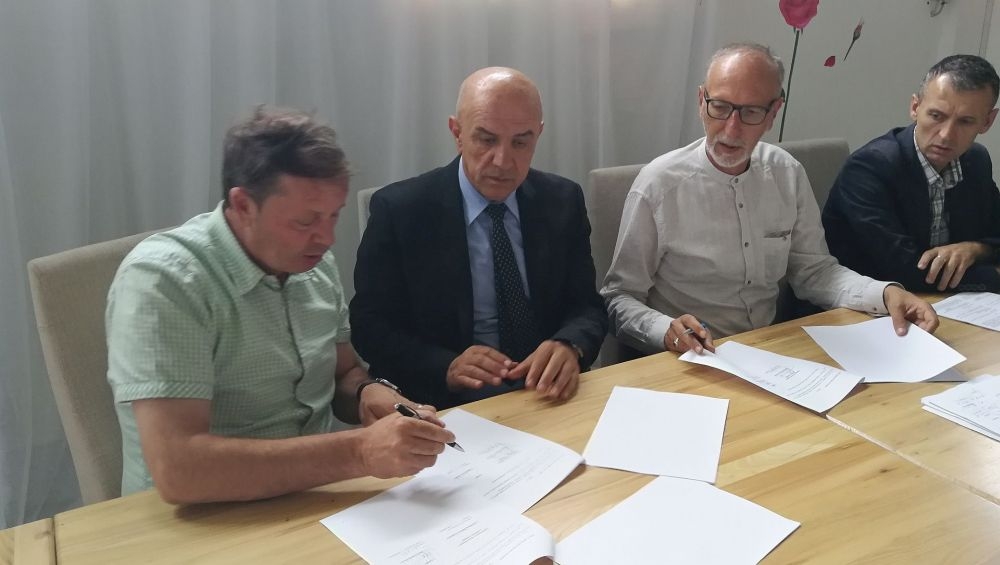 POTPISAN UGOVOR O IZGRADNJI REZERVOARA ZA VODU U NASELJU ŠAHMANI U ŽELJEZNOM POLJU