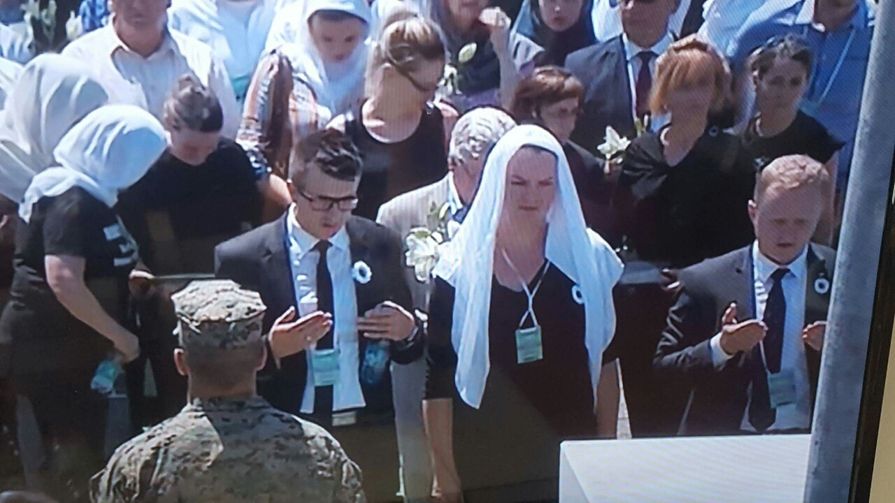 DELEGACIJE ZENIČKO-DOBOJSKOG KANTONA PRISUSTVOVALE KOMEMORACIJI U SREBRENICI I ODALE POČAST  NA KAMENOM SPAVAČU